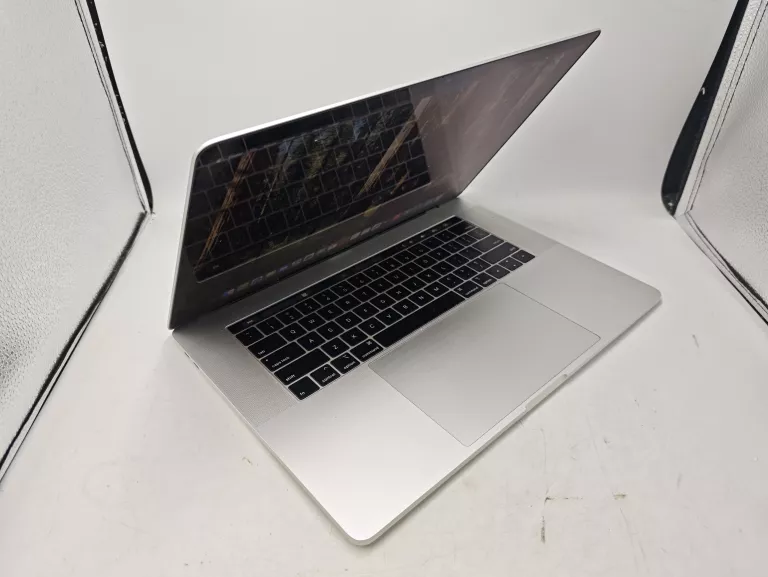 laptop-macbook-pro-15-2019-intel-core-i9-16gb-ram-512gb-ssd-lad-rozdzielczosc-px-4474-211489