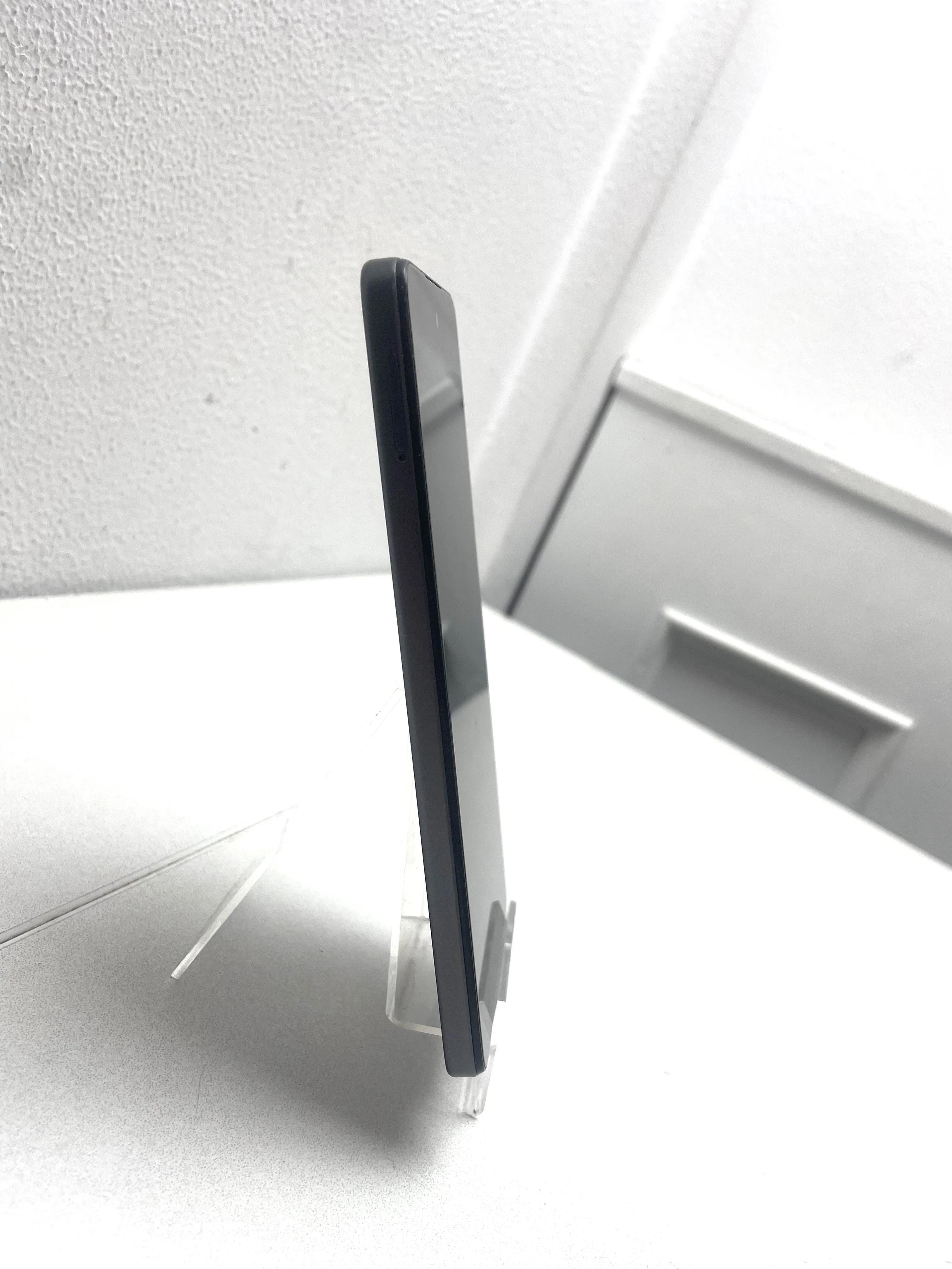 telefon-motorola-e14-stan-11323-2