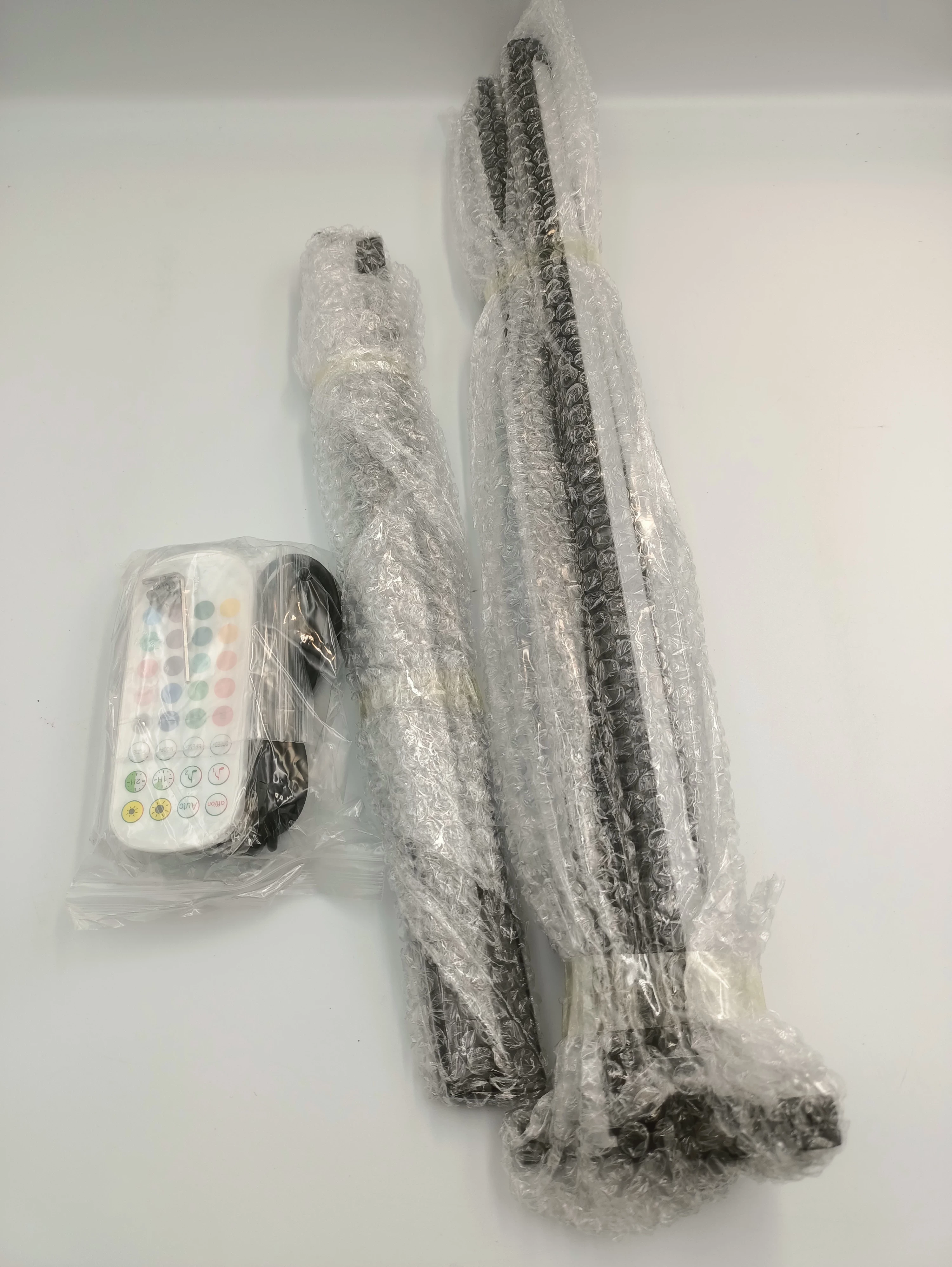 lampa-narozna-led-grundig-rgb-music-sensor-komplet-ean-gtin-8711252588155