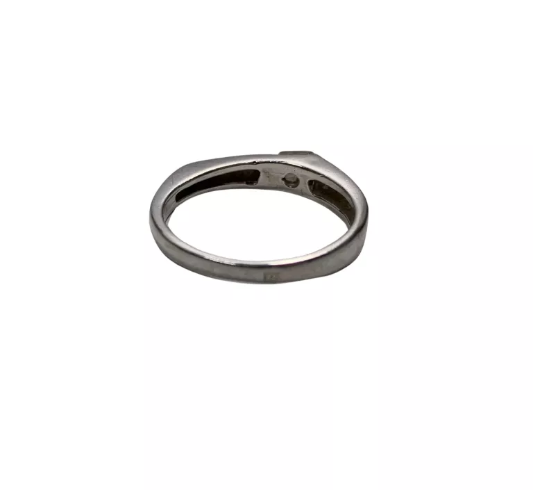 srebrny-pierscionek-p925-239g-r14-kamien-17088-4194304