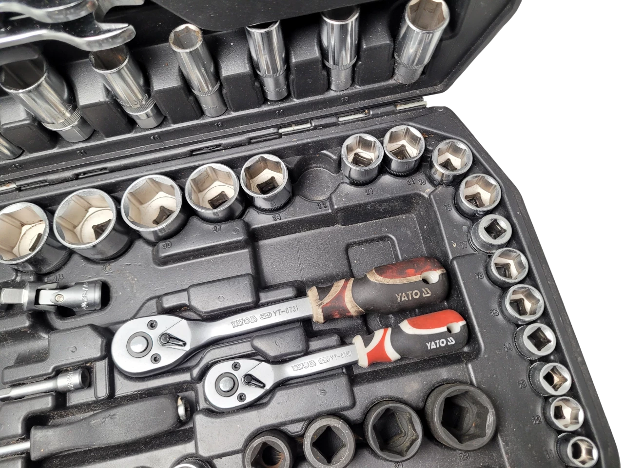 zestaw-kluczy-nasadowych-yato-yt-3880-walizka-stan-11323-2