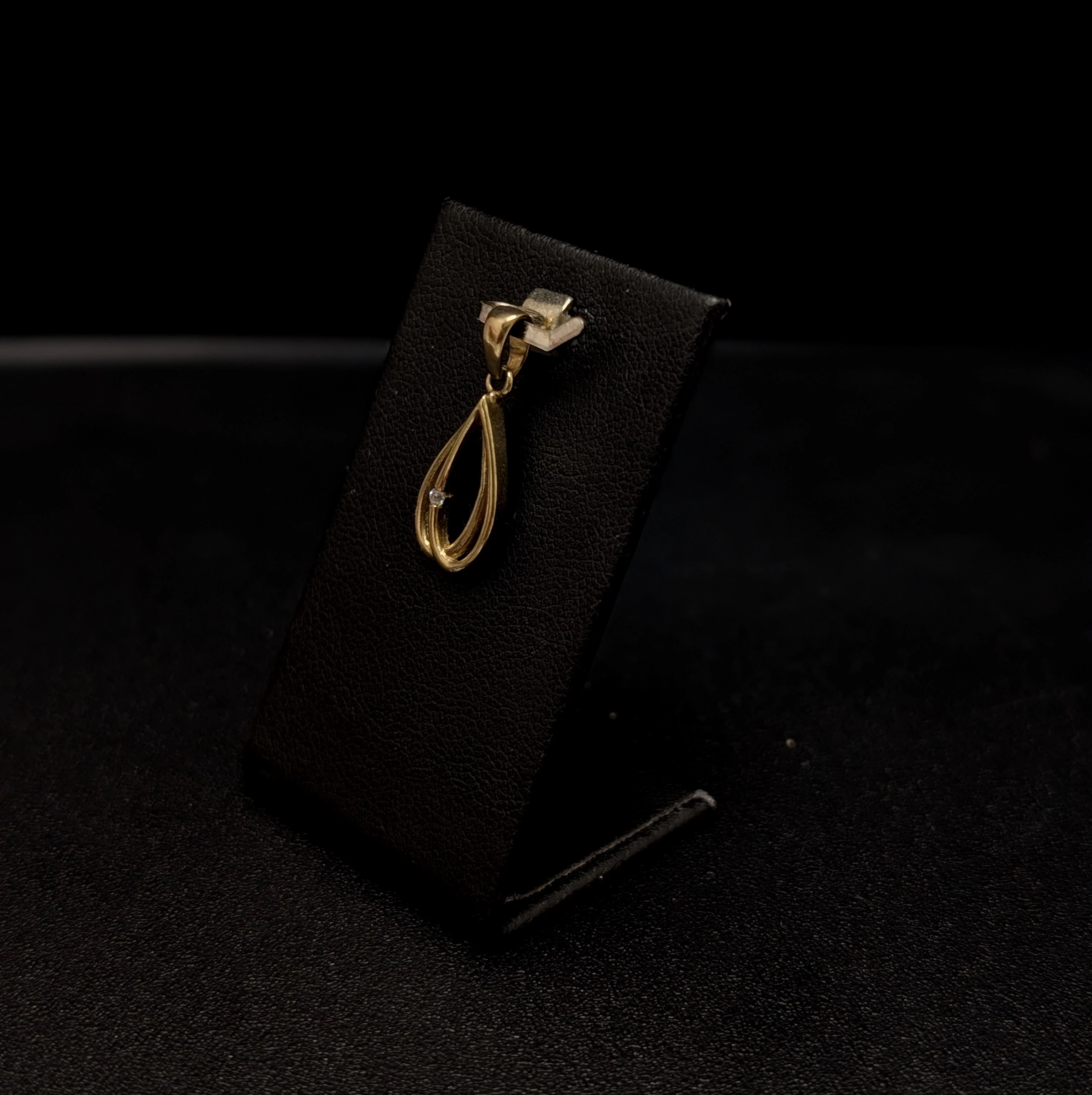 piekna-zlota-zawieszka-ean-gtin-4374105974389