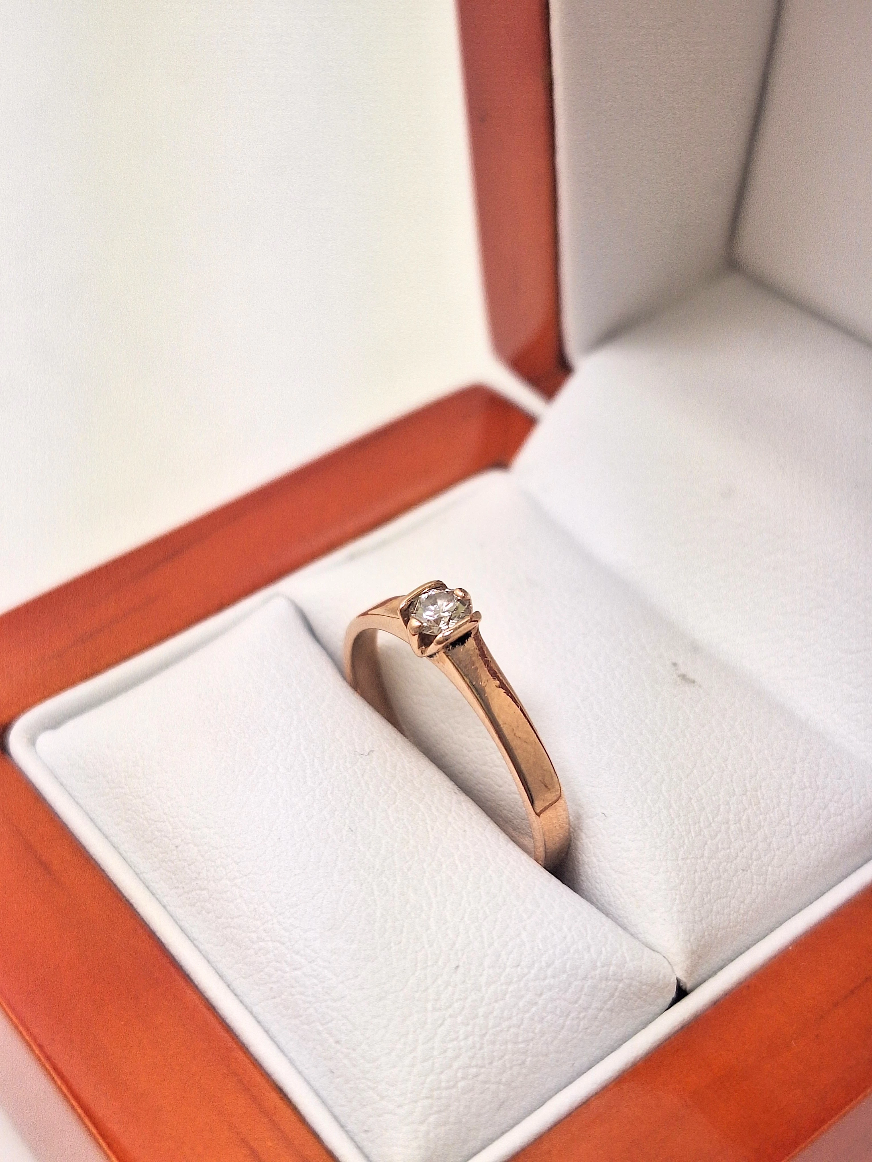 zloty-pierscionek-z-brylantem-015ct-p585-r14-186g-material-15835-2