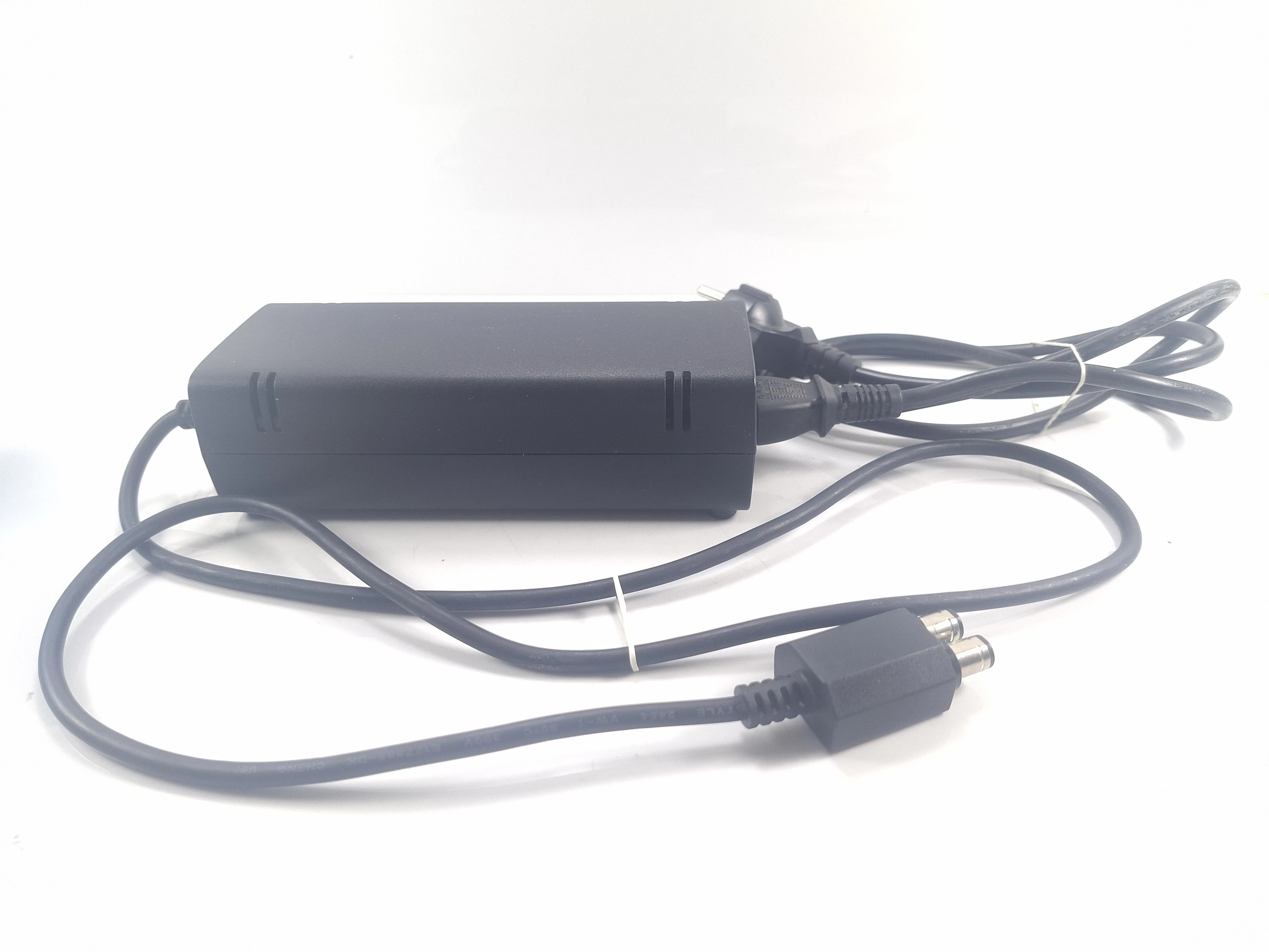 konsola-xbox-360s-1439-pad-zasilacz-opis-kod-producenta-r9g-00209