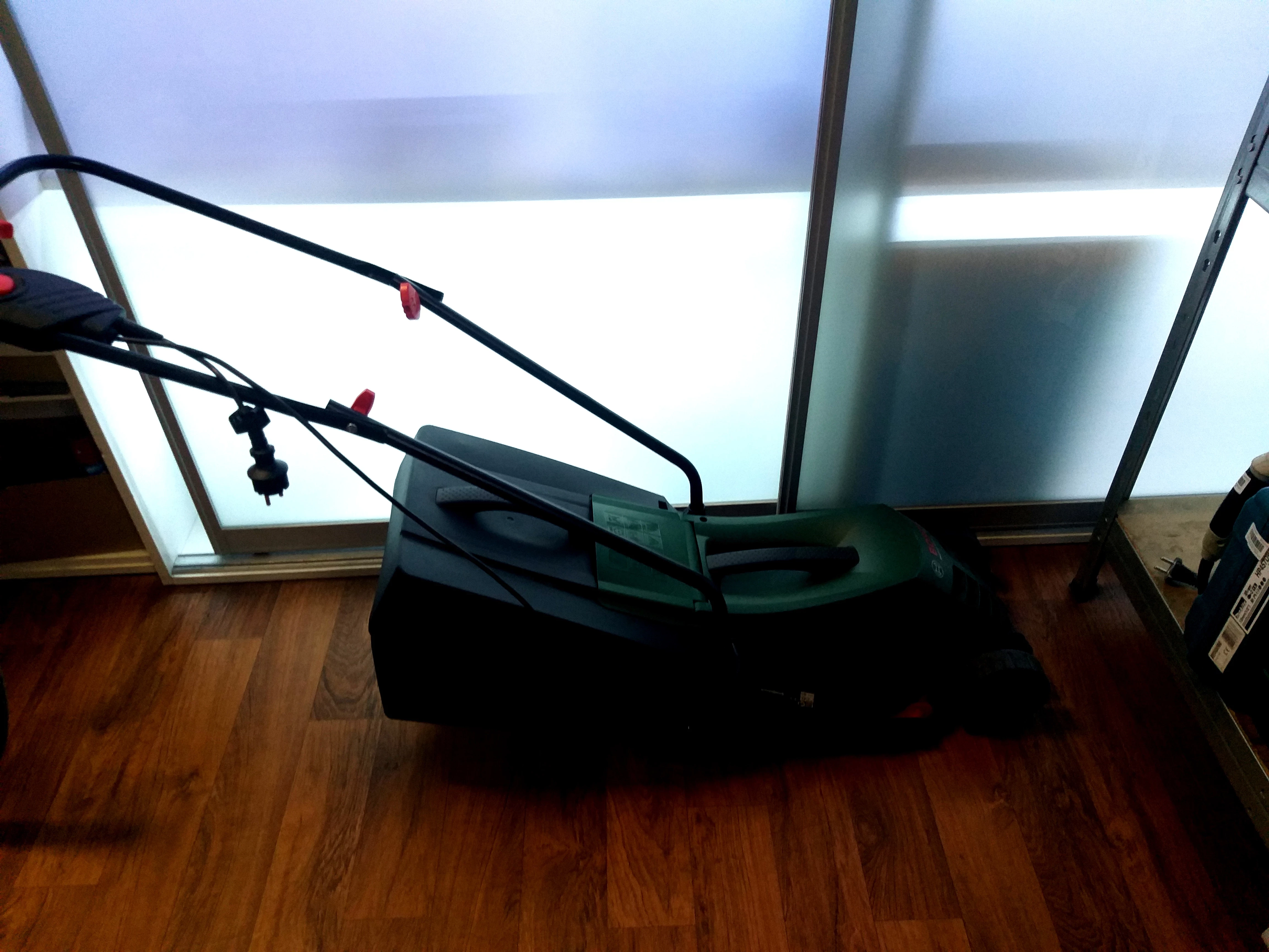 kosiarka-elektryczna-bosch-easyrotak-32-215-1200w-32cm-stan-11323-2