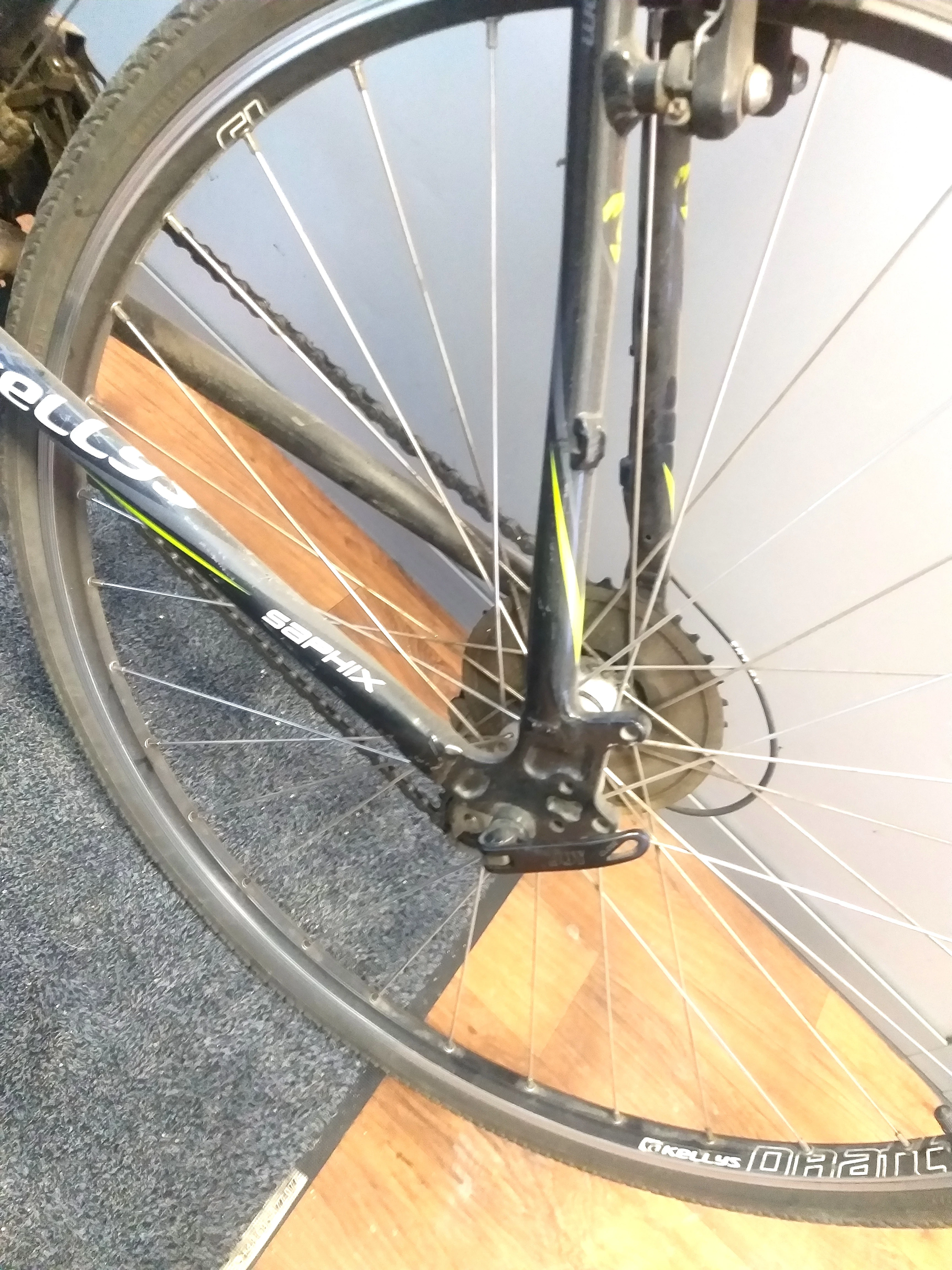 rower-crossowy-kellys-saphix-rama-21-cali-kolo-28-cali-liczba-biegow-24