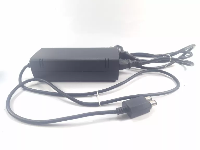 konsola-xbox-360s-1439-pad-zasilacz-opis-kod-producenta-r9g-00209