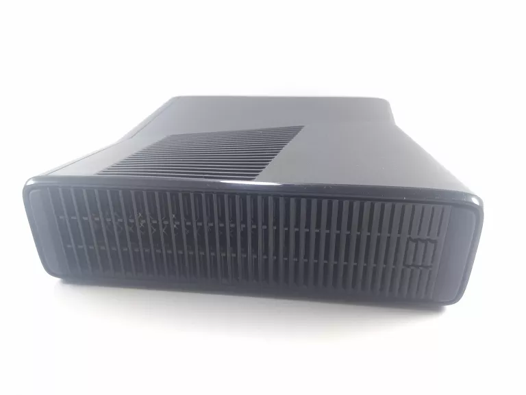 konsola-xbox-360s-1439-pad-zasilacz-opis-liczba-kontrolerow-w-zestawie-205994-225550