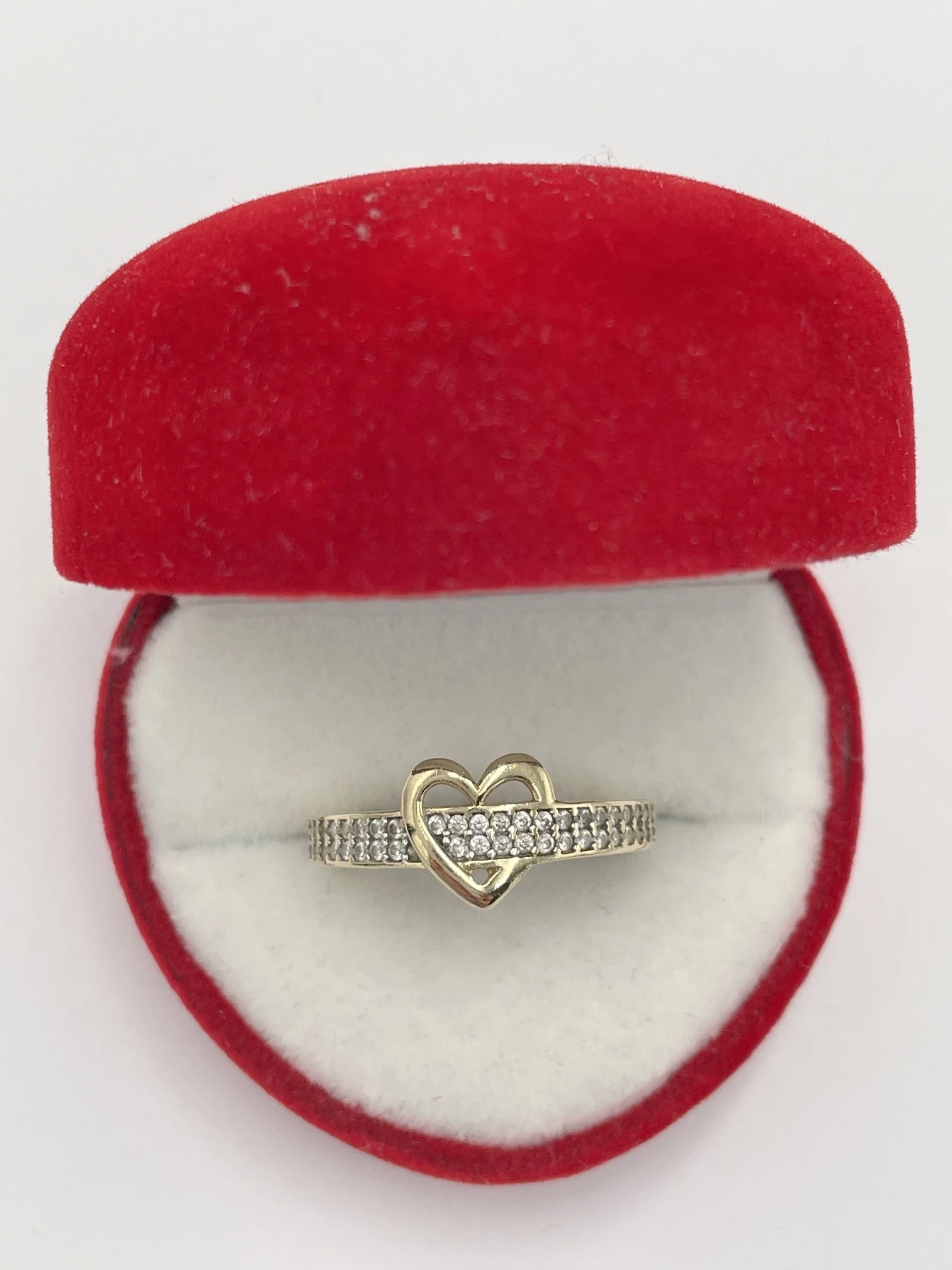 zloty-pierscionek-z-motywem-serca-proby-585-paderewskiego-47-kielce