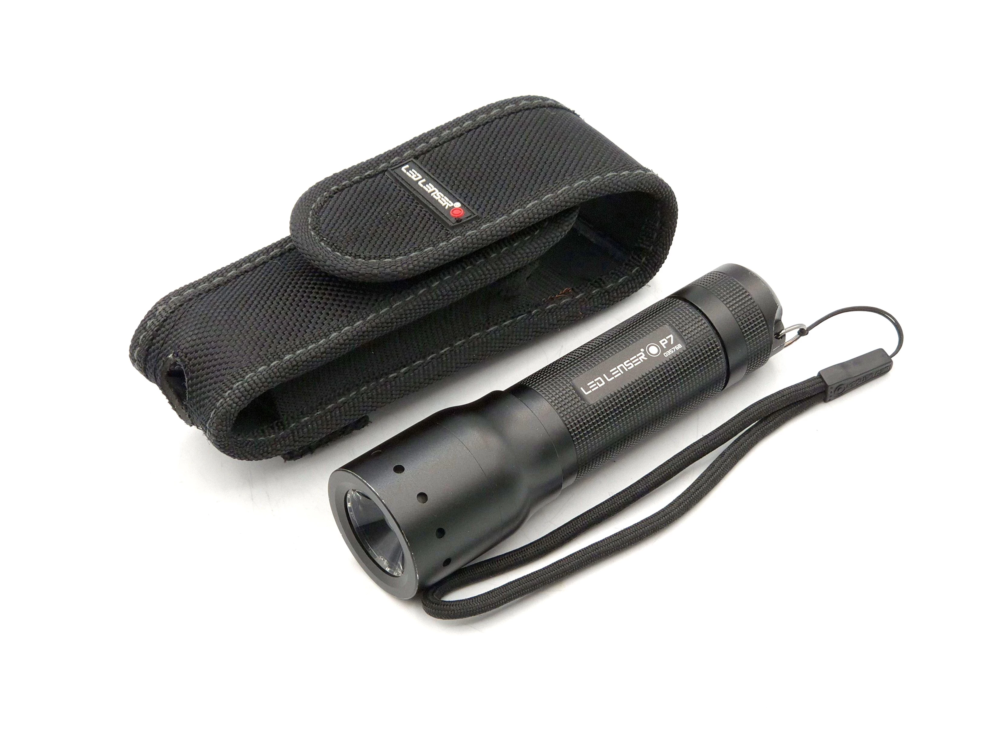 latarka-ledlenser-p7-czarna-etui-3-maja-48-poznan-ska-x