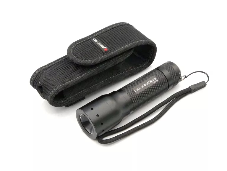 latarka-ledlenser-p7-czarna-etui-3-maja-48-poznan-ska-x