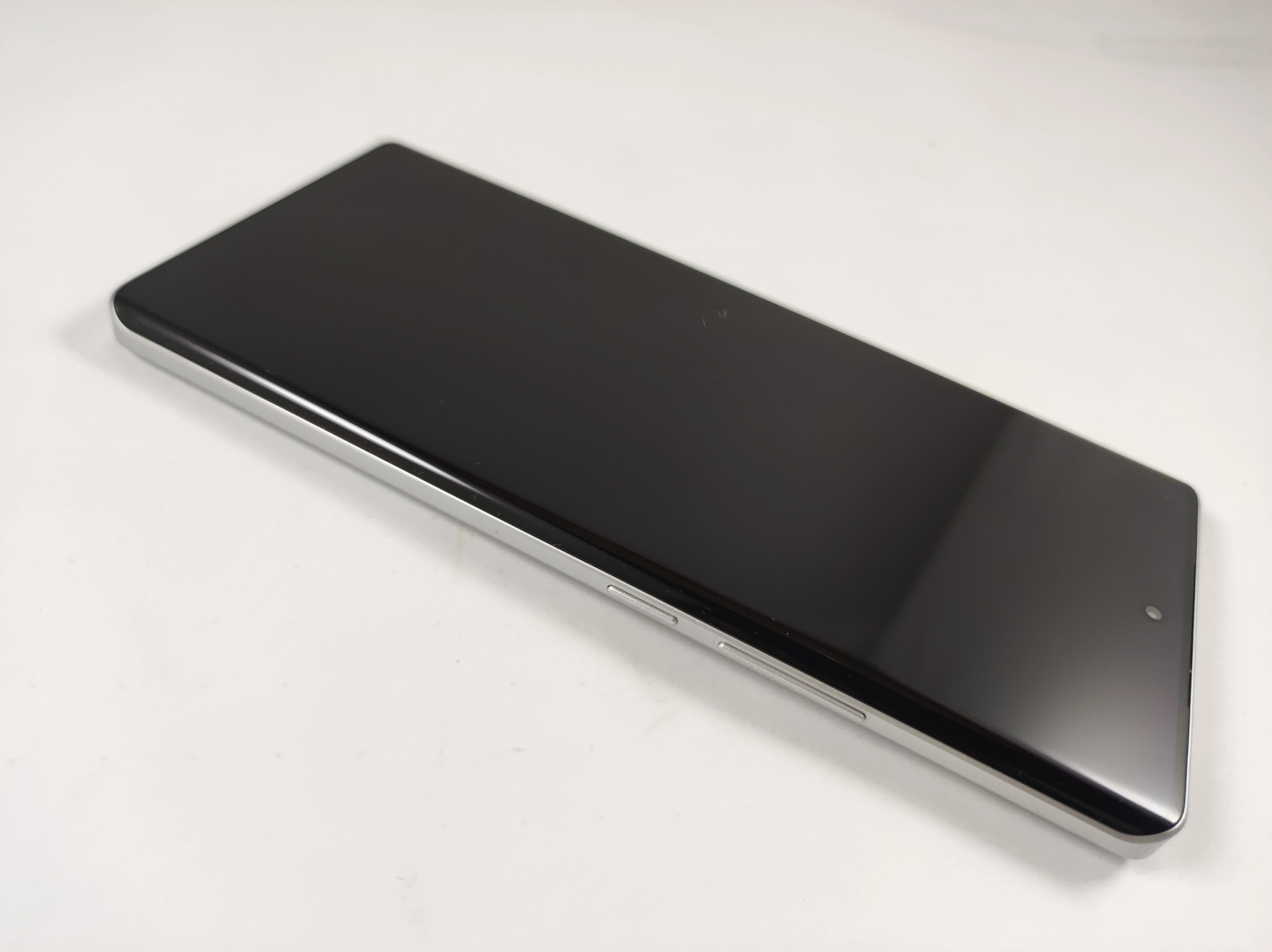 telefon-realme-gt6-256gb-pudelko-typ-202685-212929