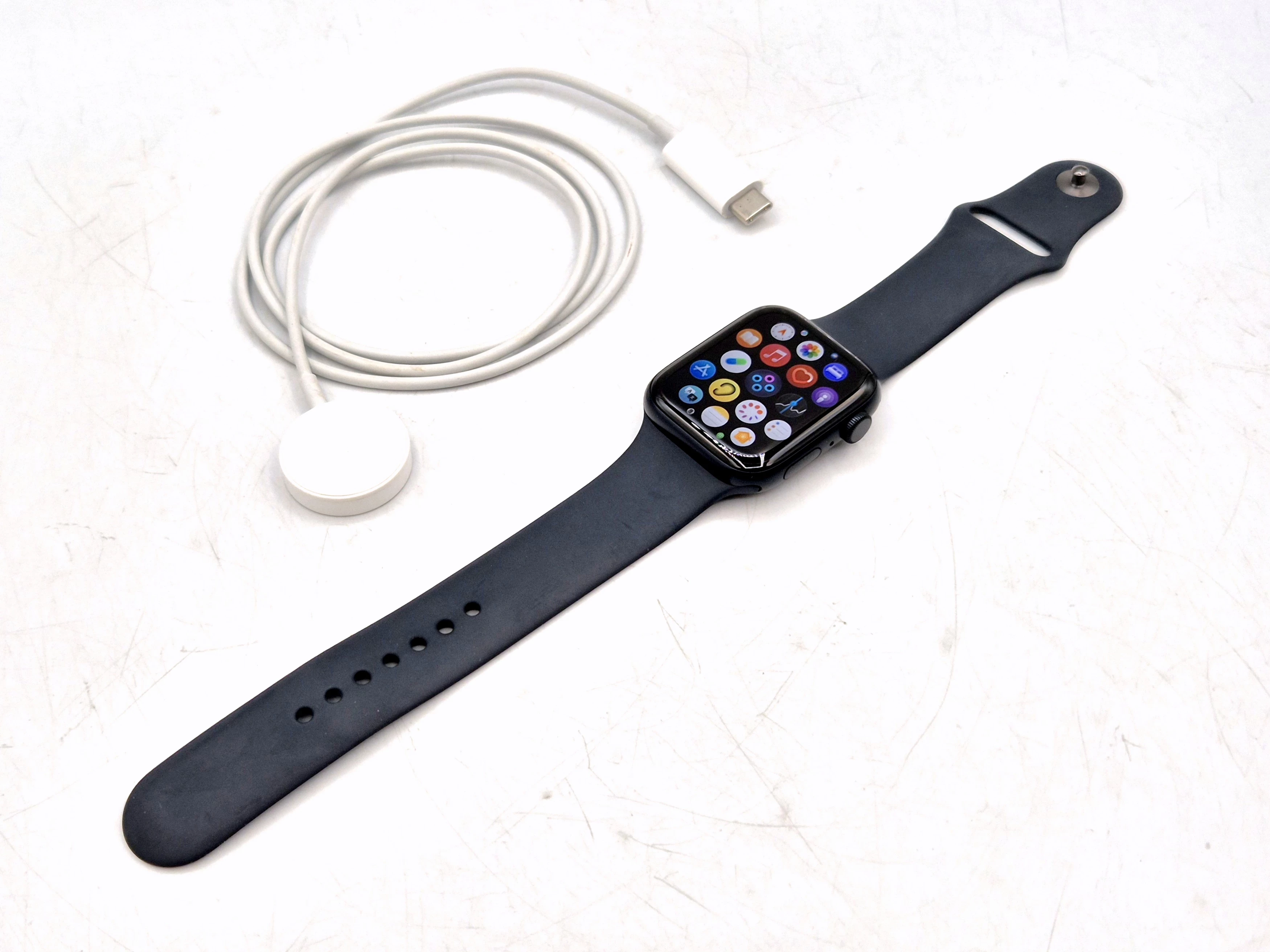 apple-watch-se-2nd-gen-gps-44mm-bat100-czarny-a2723-pasek-ml-wysokosc-koperty-4400
