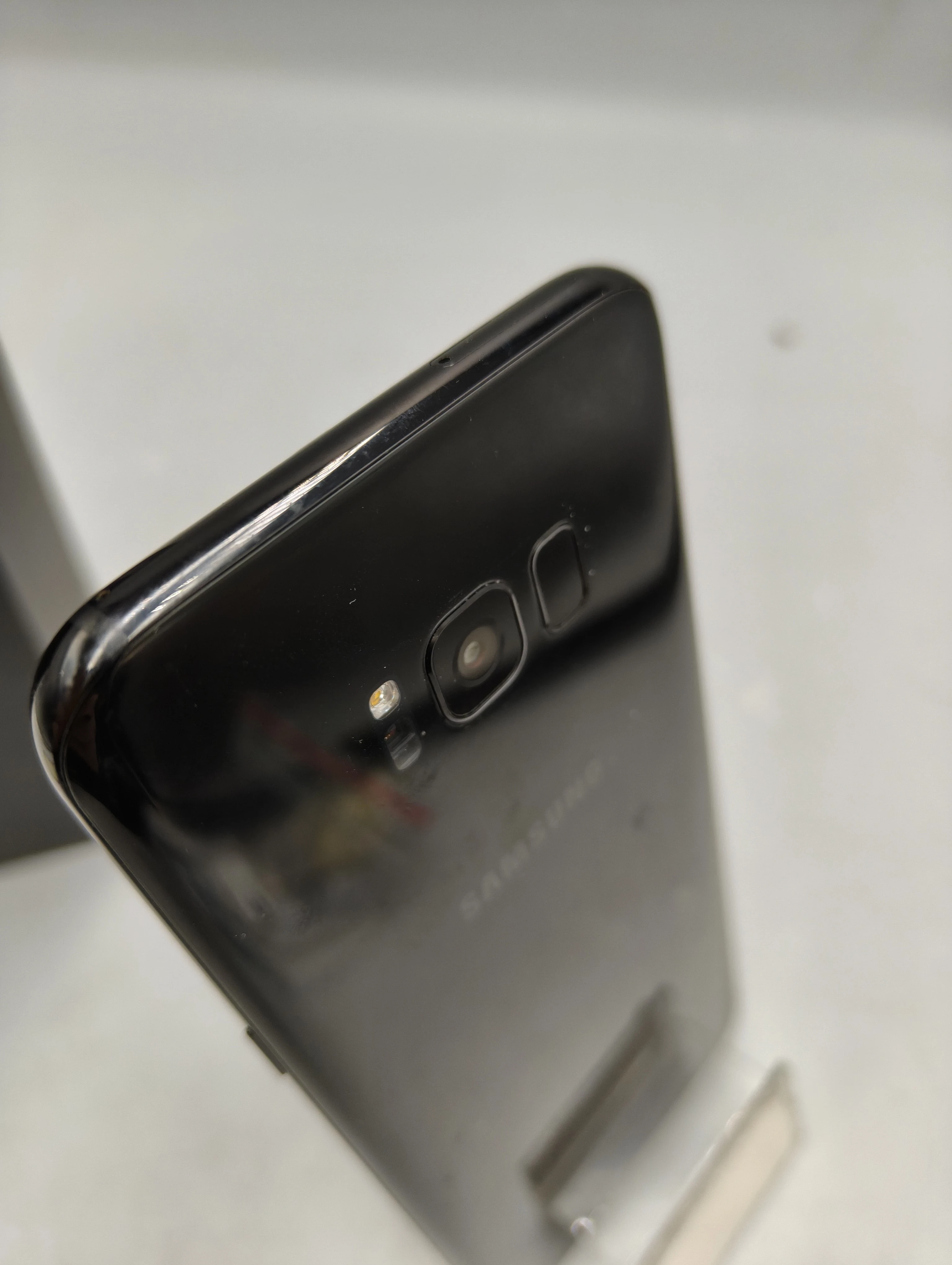 telefon-samsung-galaxy-s8-464gb-kod-producenta-sm-g955fzkaxeo