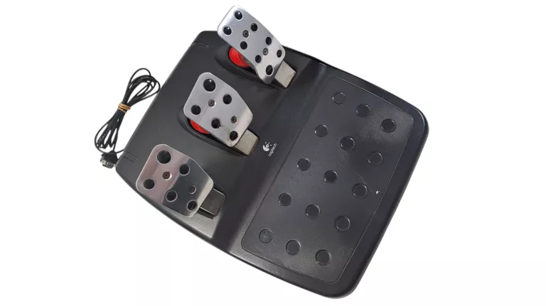 kierownica-logitech-g27-racing-wheel-pedaly-skrzynia-biegow-lacznosc-234281-380645