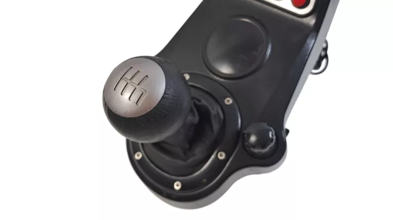 kierownica-logitech-g27-racing-wheel-pedaly-skrzynia-biegow-kod-producenta-941-000092