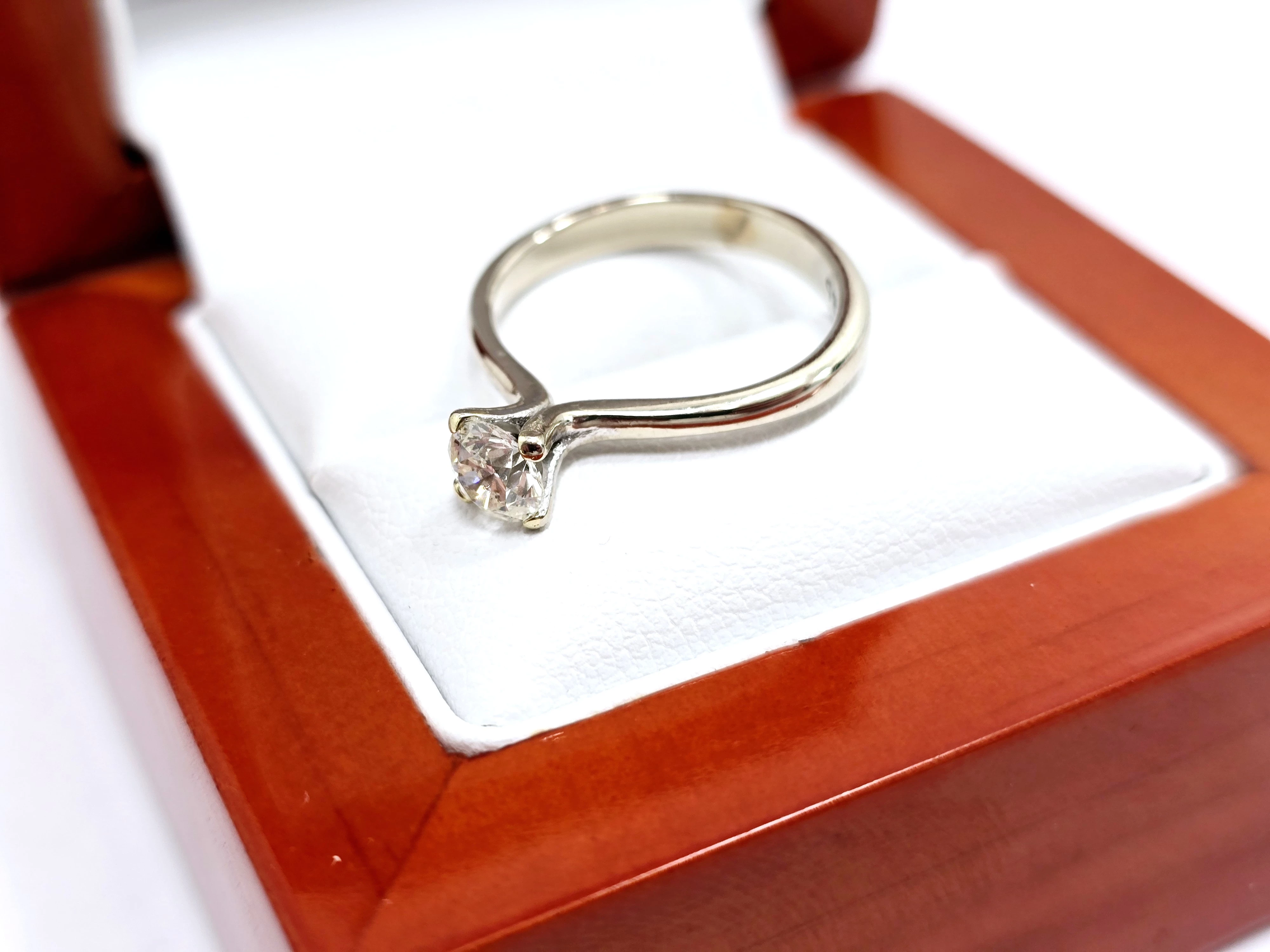 zloty-pierscionek-z-diamentem-051ct-pr585-r11-marka-248811-958954