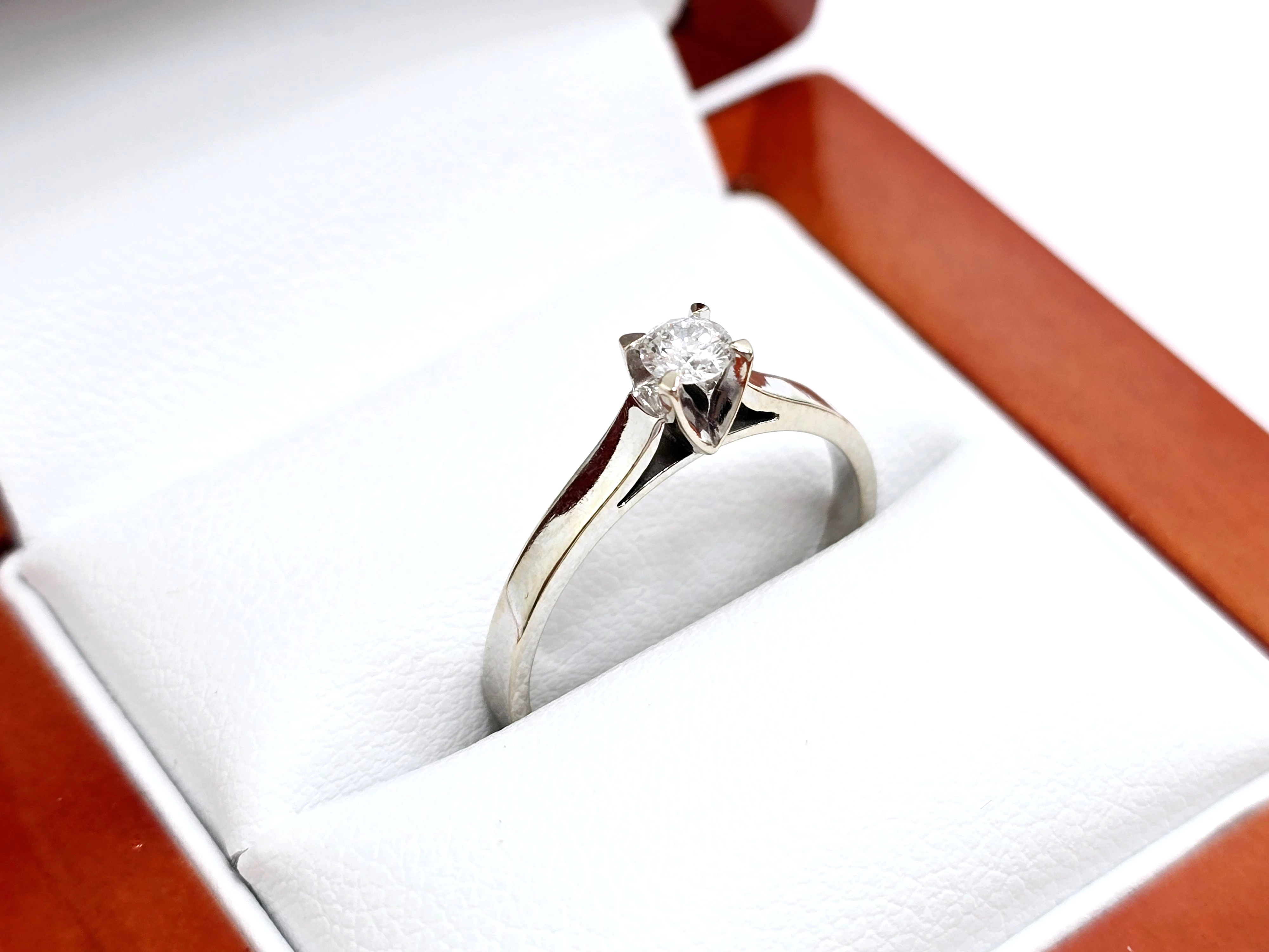 zloty-pierscionek-z-diamentem-018ct-pr585-r13-material-15835-2