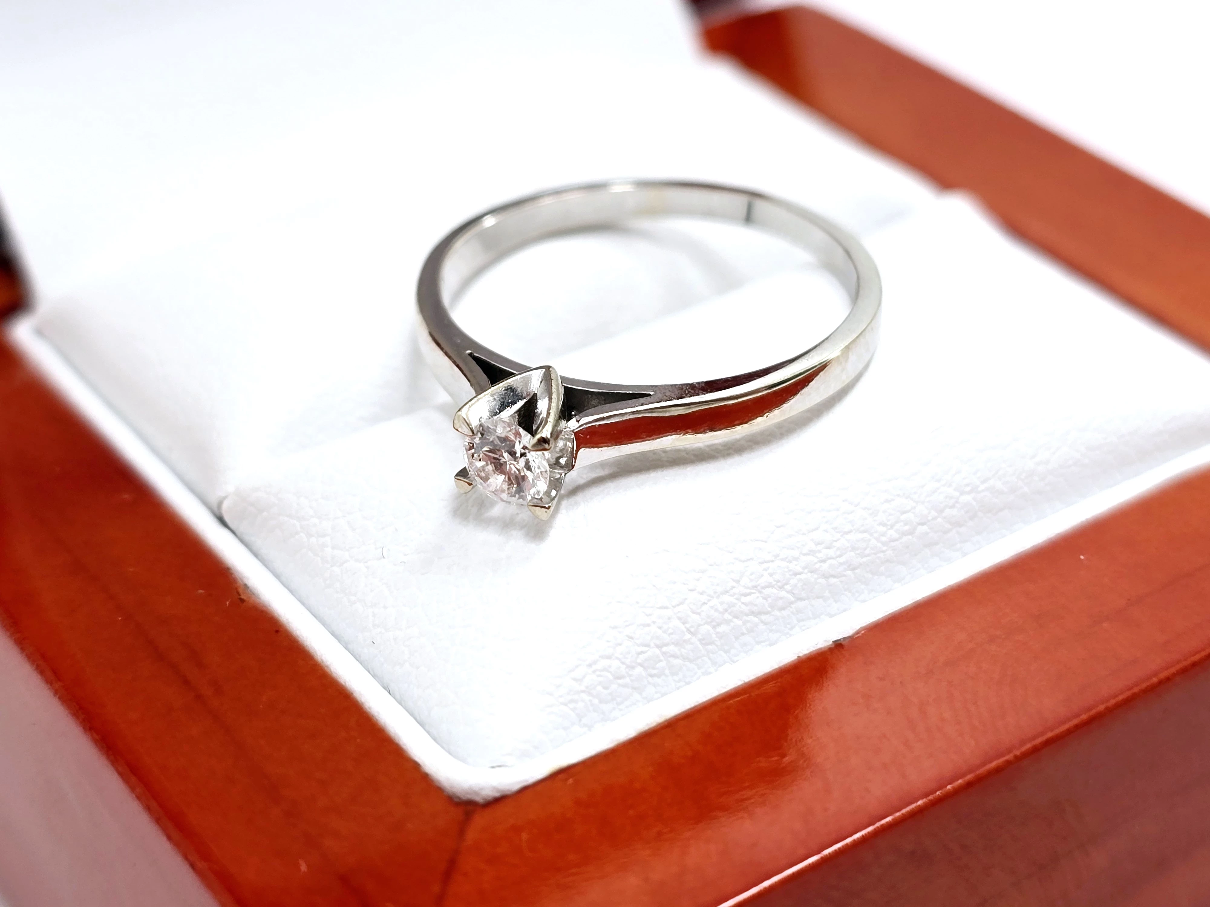 zloty-pierscionek-z-diamentem-018ct-pr585-r13-waga-125