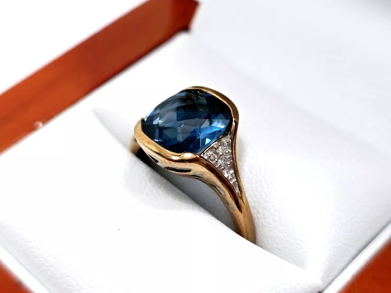 zloty-pierscionek-z-diamentami-oraz-topazem-pr333-r11-kolor-249512-1647429
