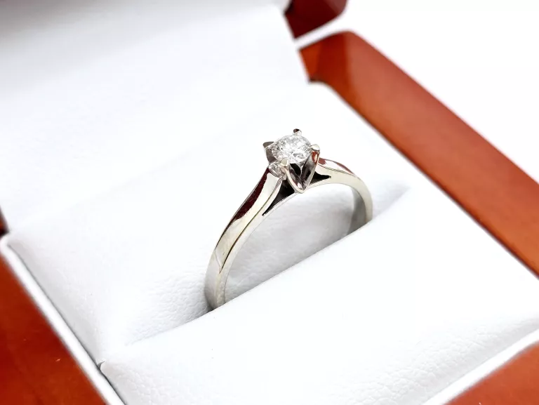 zloty-pierscionek-z-diamentem-018ct-pr585-r13-material-15835-2