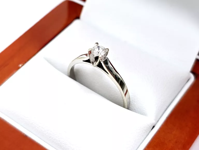 zloty-pierscionek-z-diamentem-018ct-pr585-r13-aleje-jerozolimskie-33-warszawa-boonum