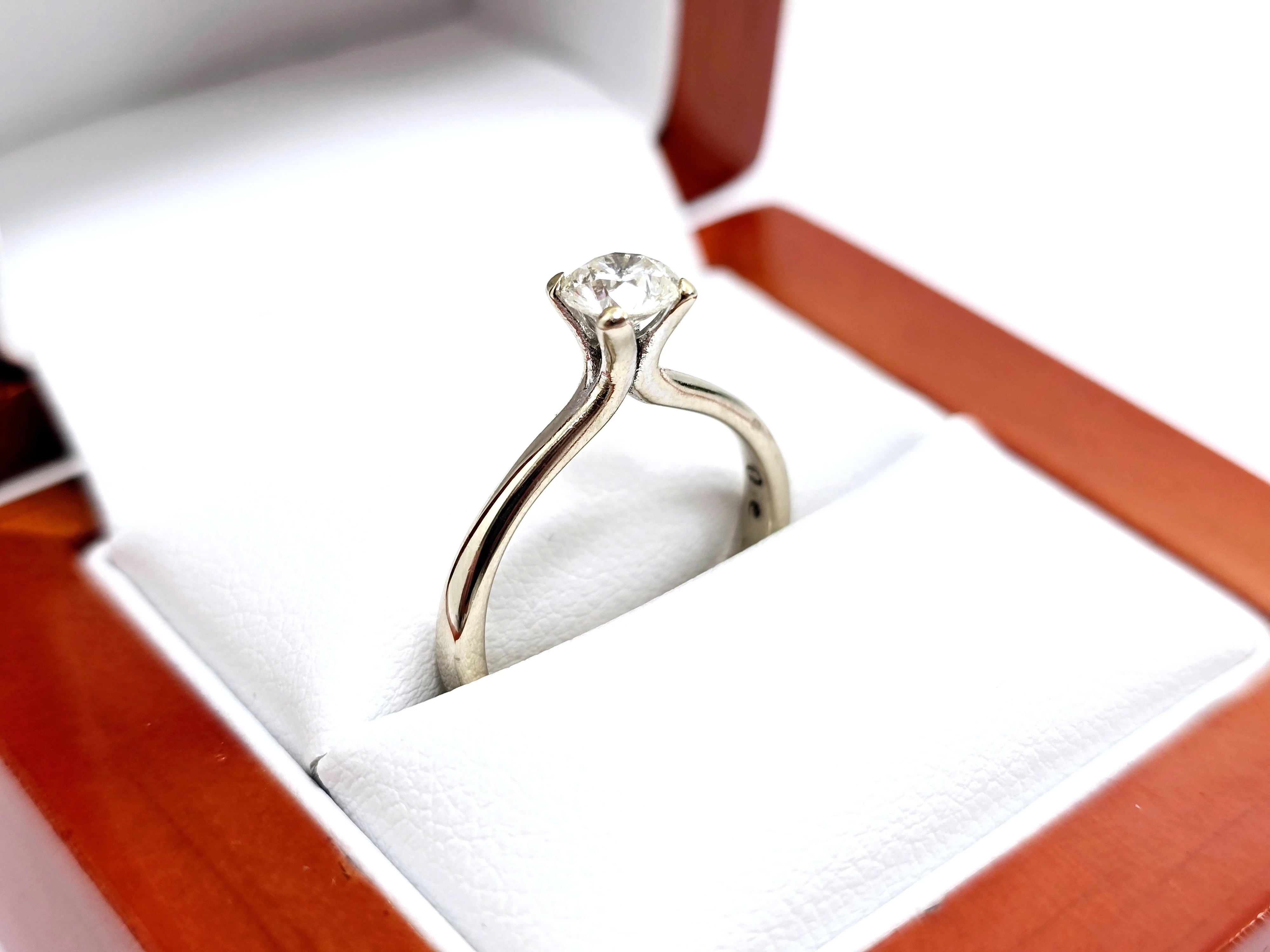 zloty-pierscionek-z-diamentem-051ct-pr585-r11-aleje-jerozolimskie-33-warszawa-boonum