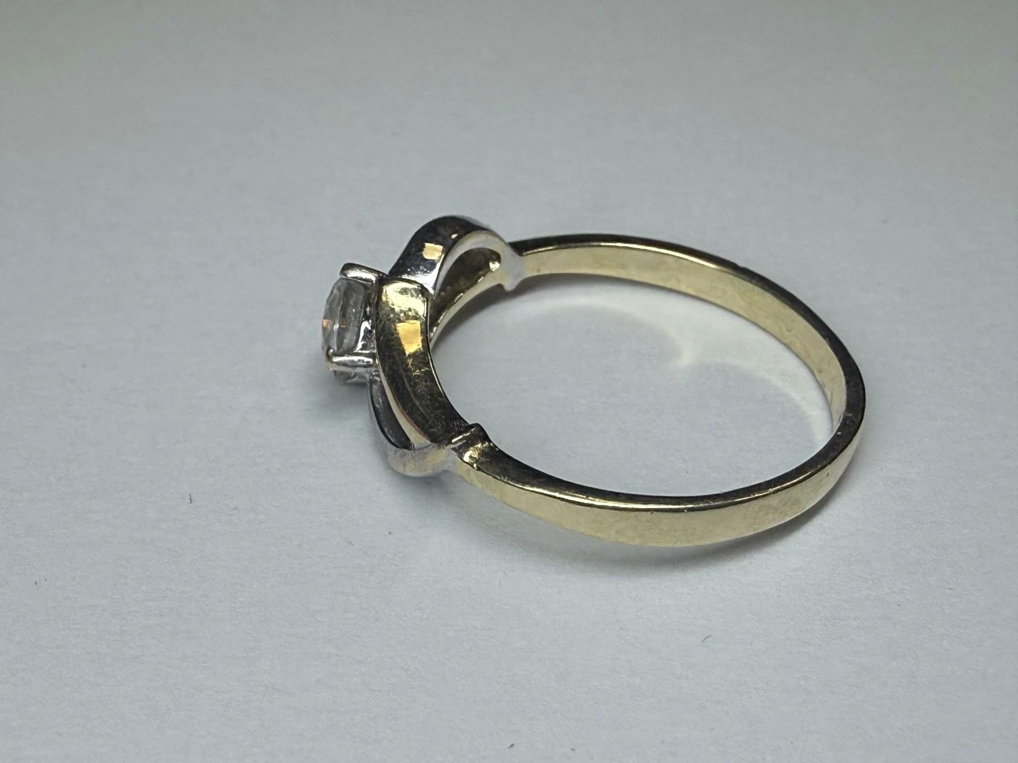 zloty-pierscionek-585-z-biala-cyrkonia-rozmiar-16-stan-11323-2