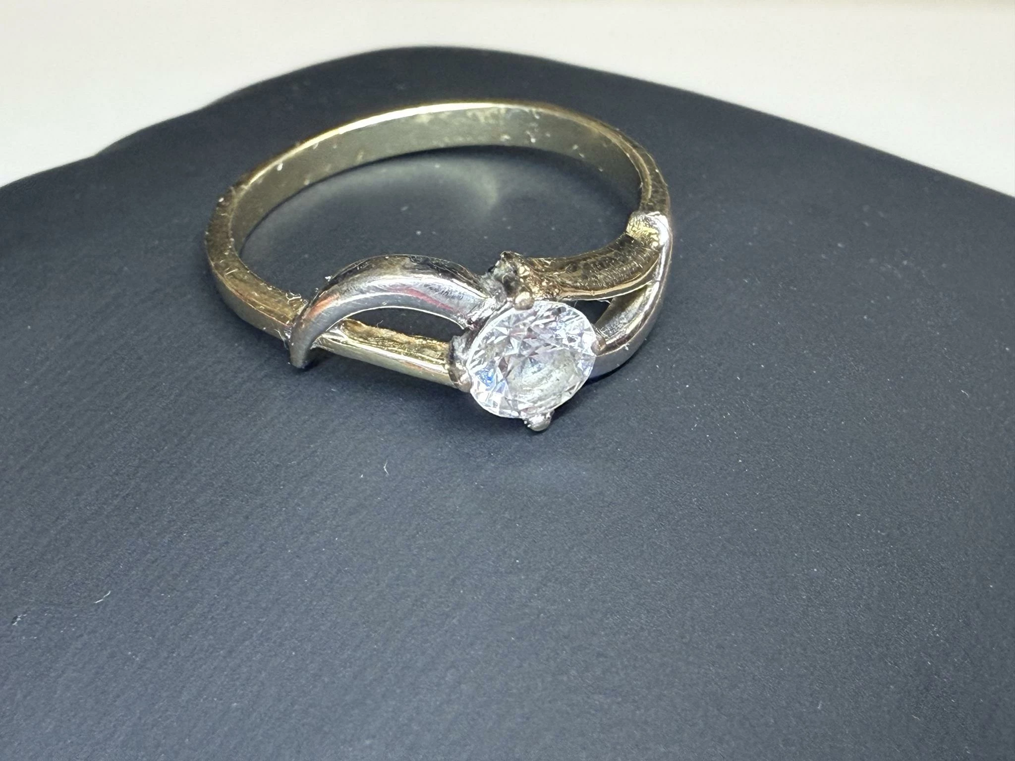 zloty-pierscionek-585-z-biala-cyrkonia-rozmiar-16-rozmiarsrednica-wew-mm-372-16