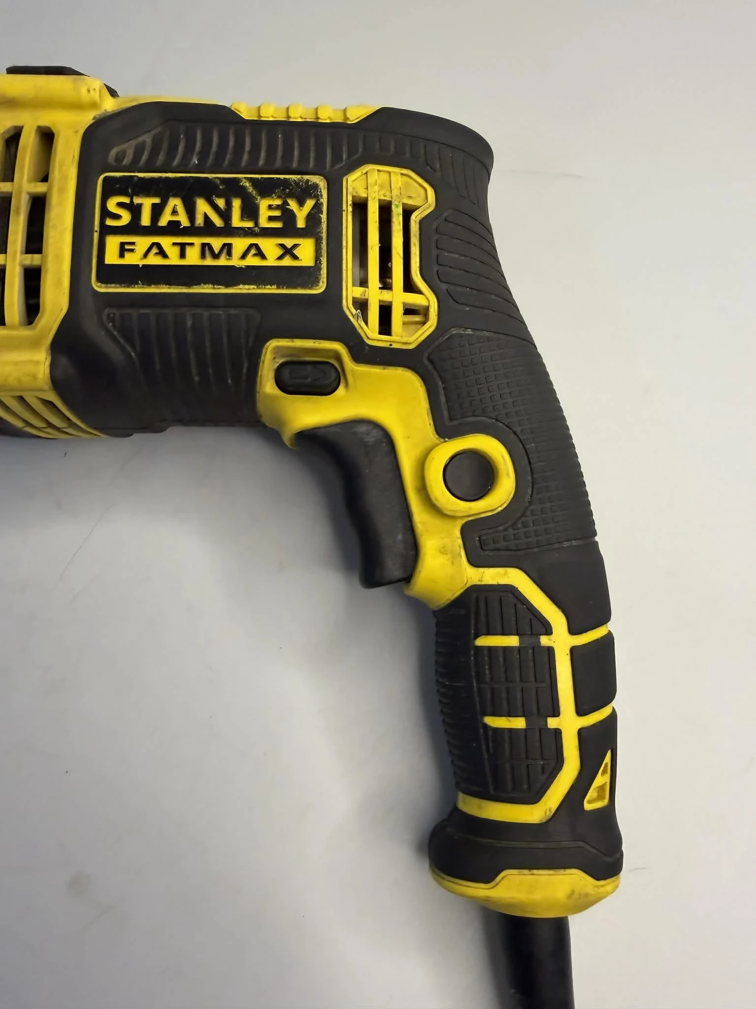 wiertarka-udarowa-stanley-fmeh750-750w-waga-wiertarki-180