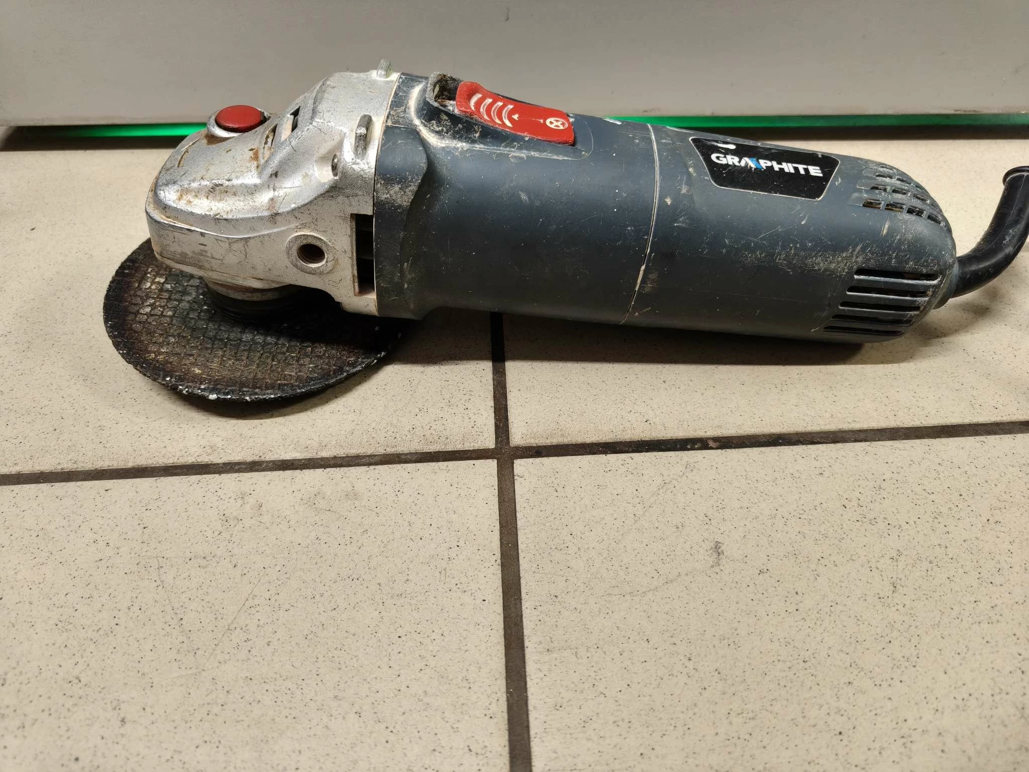 szlifierka-katowa-sieciowe-graphite-860w-230v-rodzaj-zasilania-128529-2