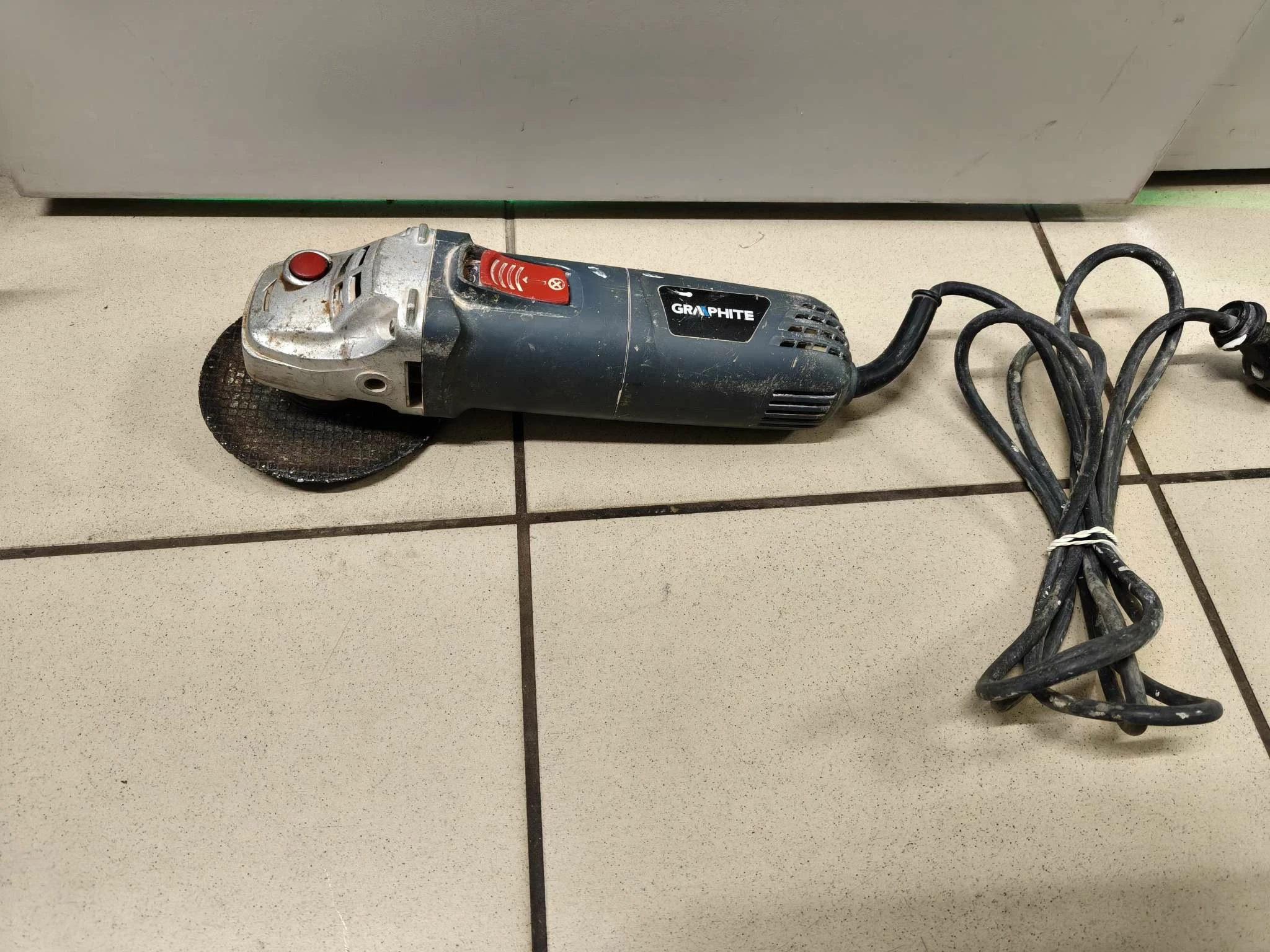 szlifierka-katowa-sieciowe-graphite-860w-230v-ean-gtin-5902062590862