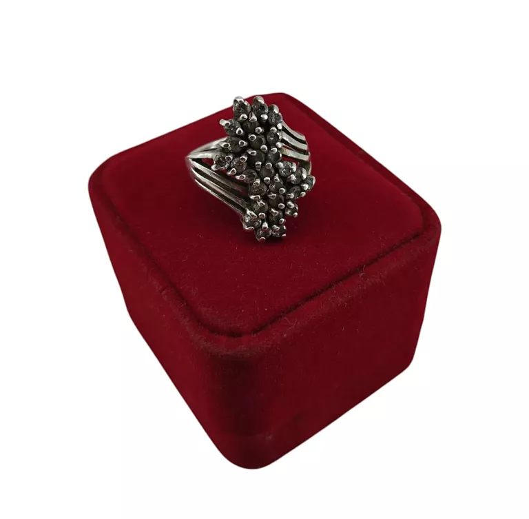 sliczny-srebrny-pierscionek-925-817g-material-15835-4