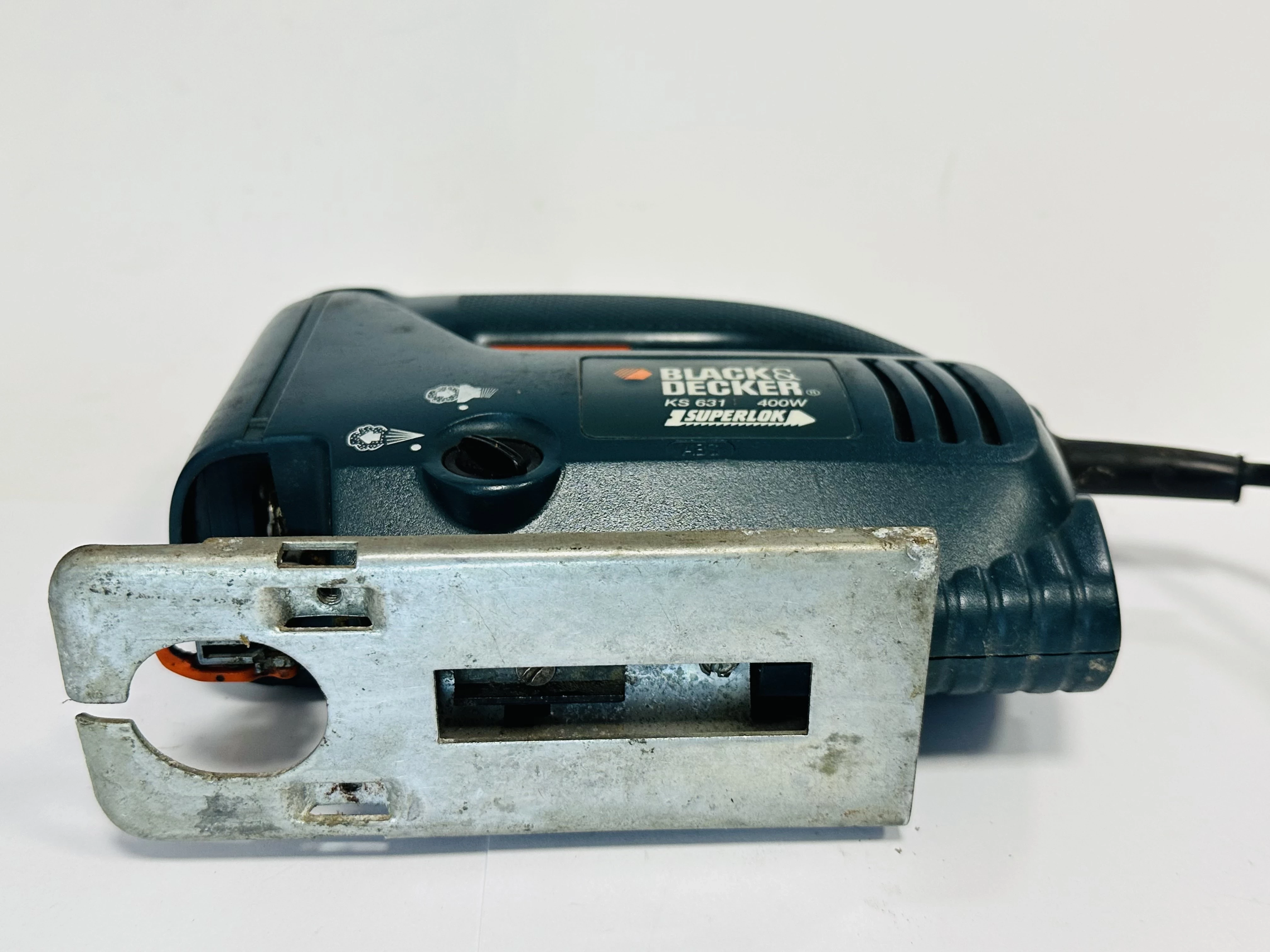 wyrzynarka-blackdecker-ks-631-400w-mocowanie-brzeszczotu-205041-731274