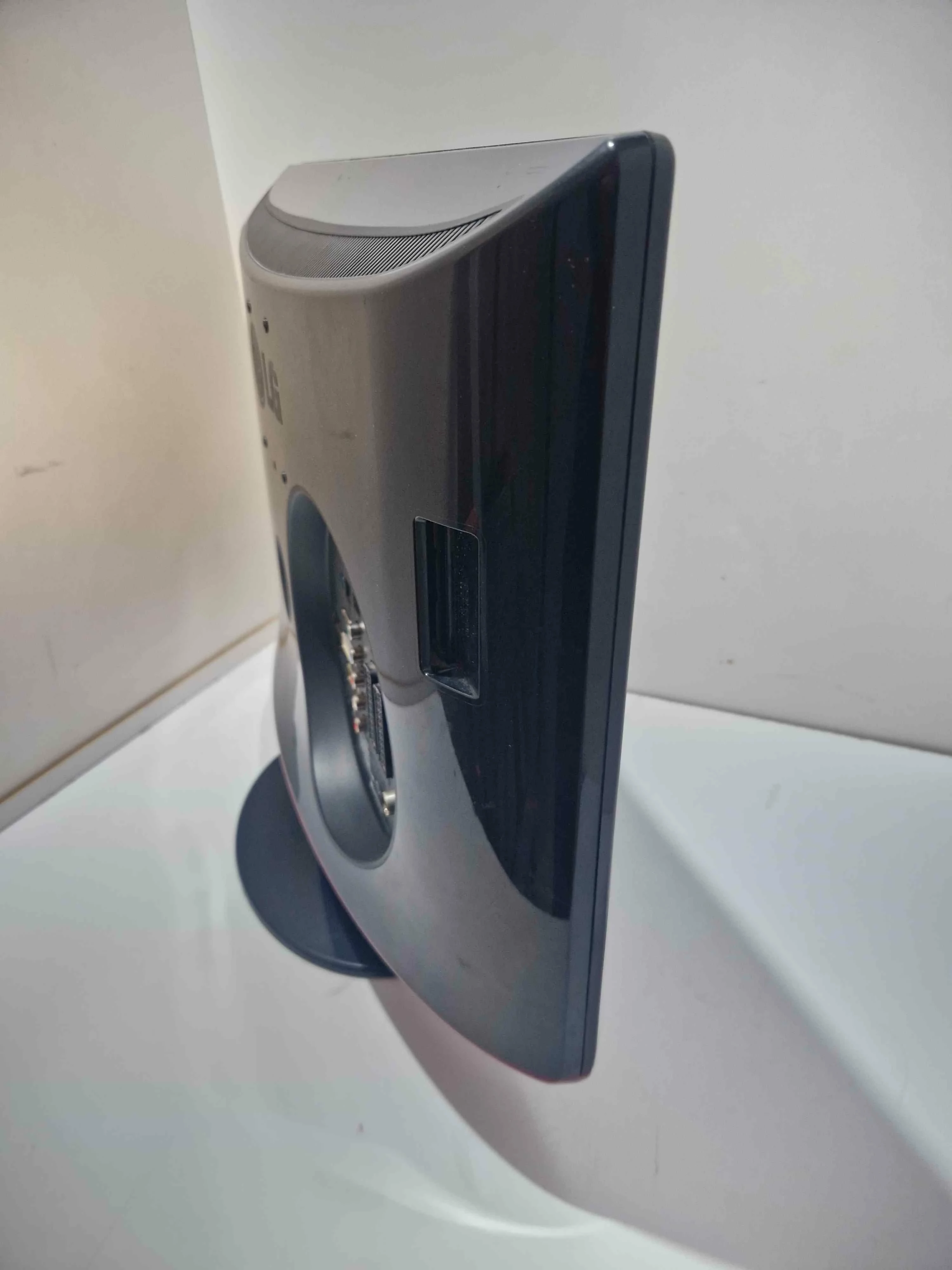 lg-flatron-full-hd-m237wdp-stan-11323-2