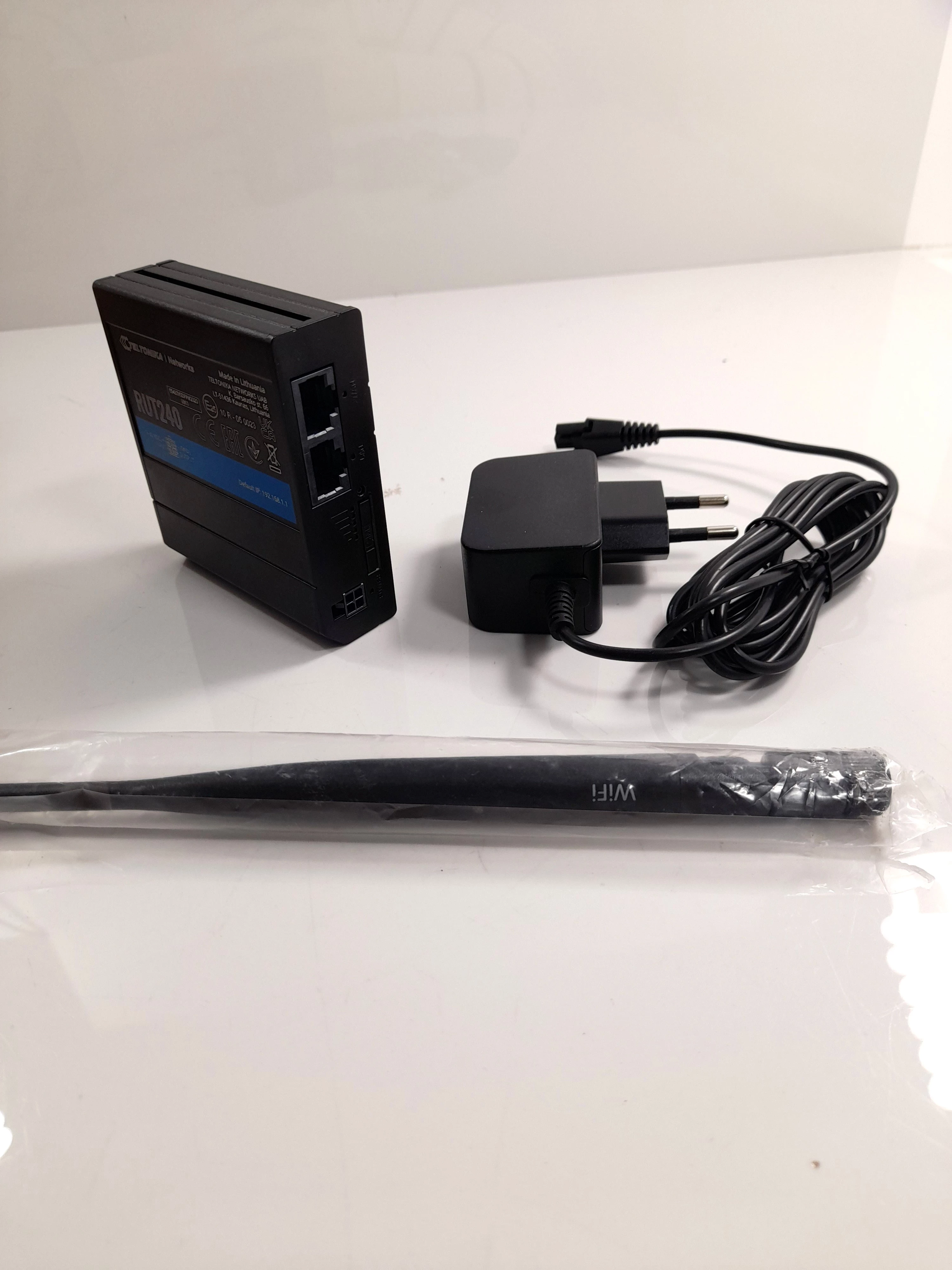 teltonika-rut240-kompaktowy-przemyslowy-router-lte-2xwan-sim-standard-pracy-bezprzewodowej-4451-8