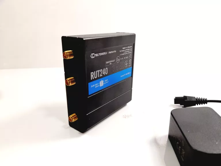 teltonika-rut240-kompaktowy-przemyslowy-router-lte-2xwan-sim-stan-11323-2