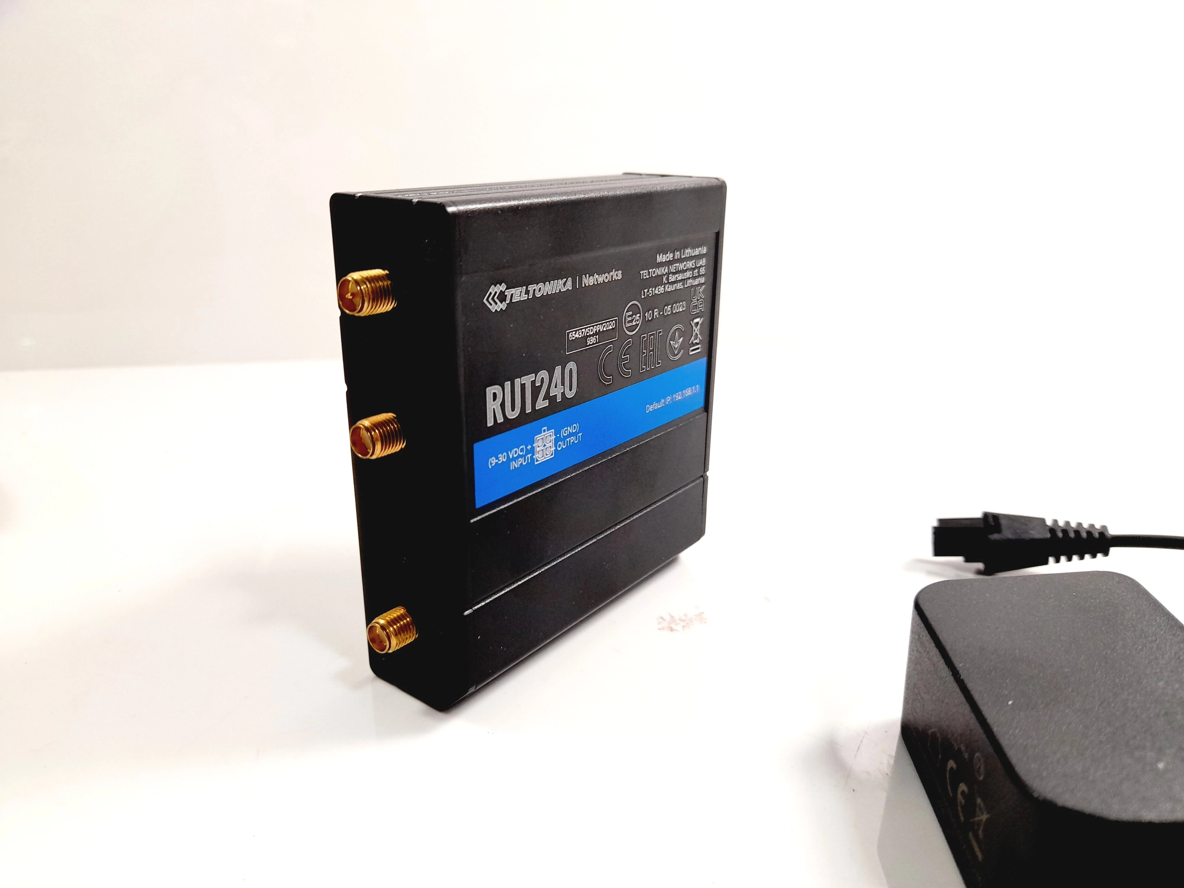 teltonika-rut240-kompaktowy-przemyslowy-router-lte-2xwan-sim-stan-11323-2