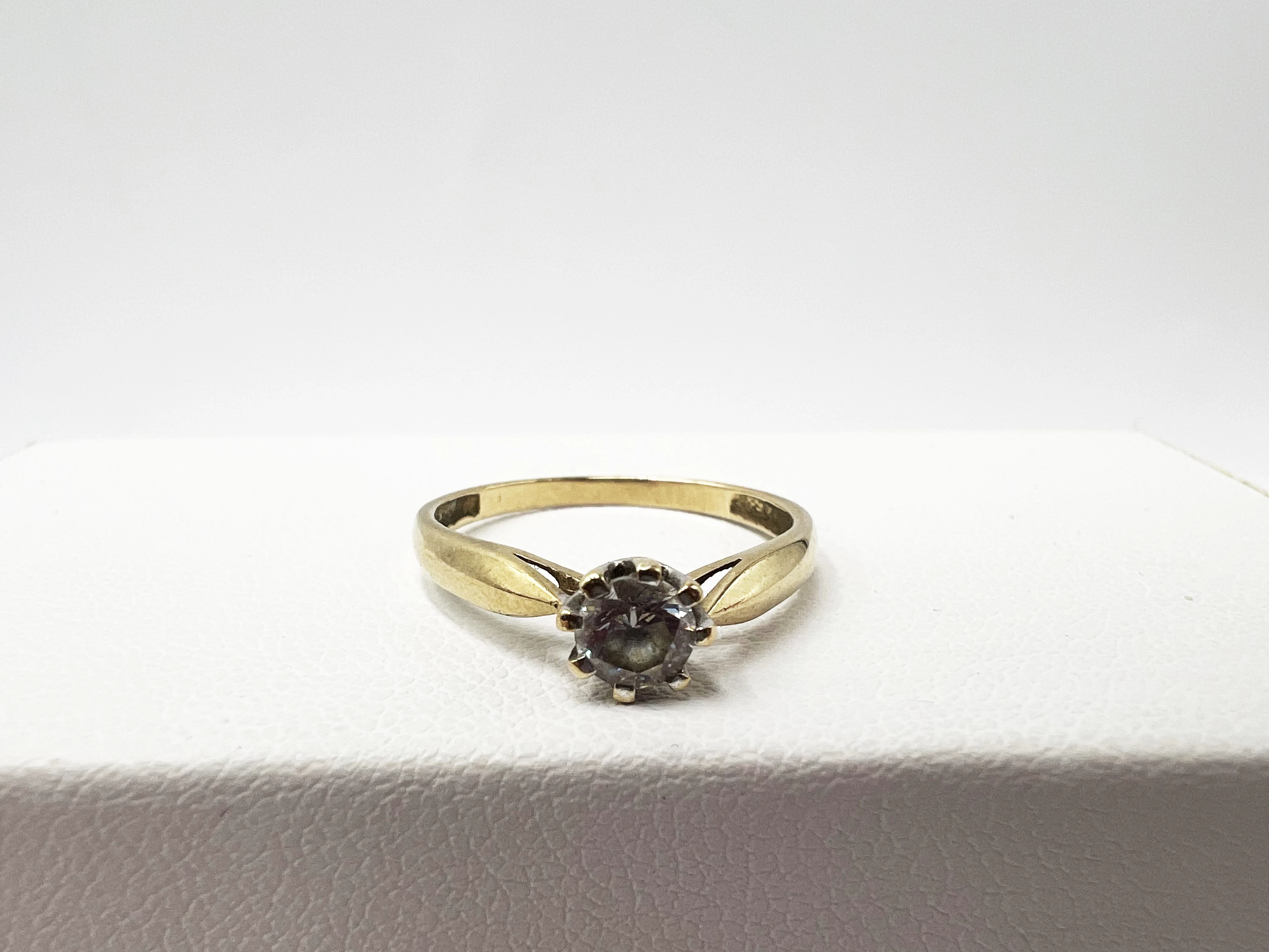 zloty-pierscionek-z-kamieniem-p333145gr14-material-dominujacy-223721-131072