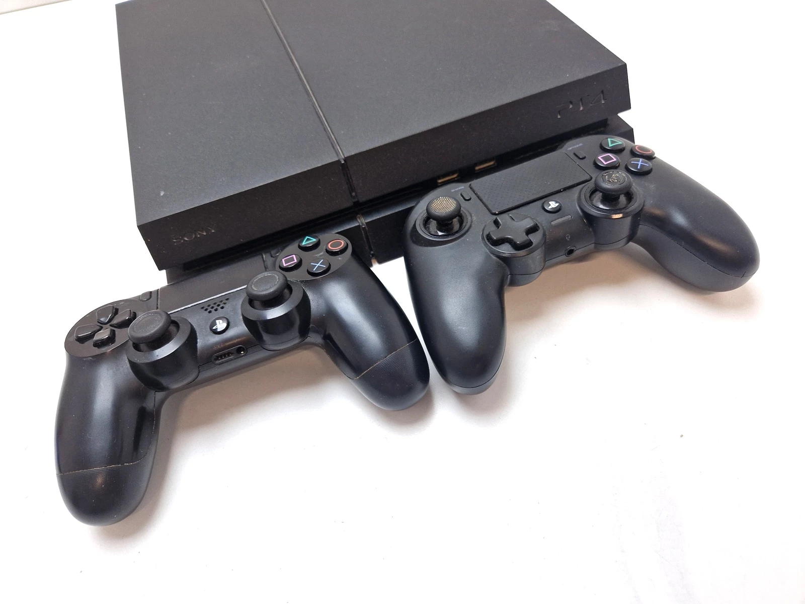 konsola-ps4-clasic-2-pady-1tb-okab-bydgoska-1a-pila