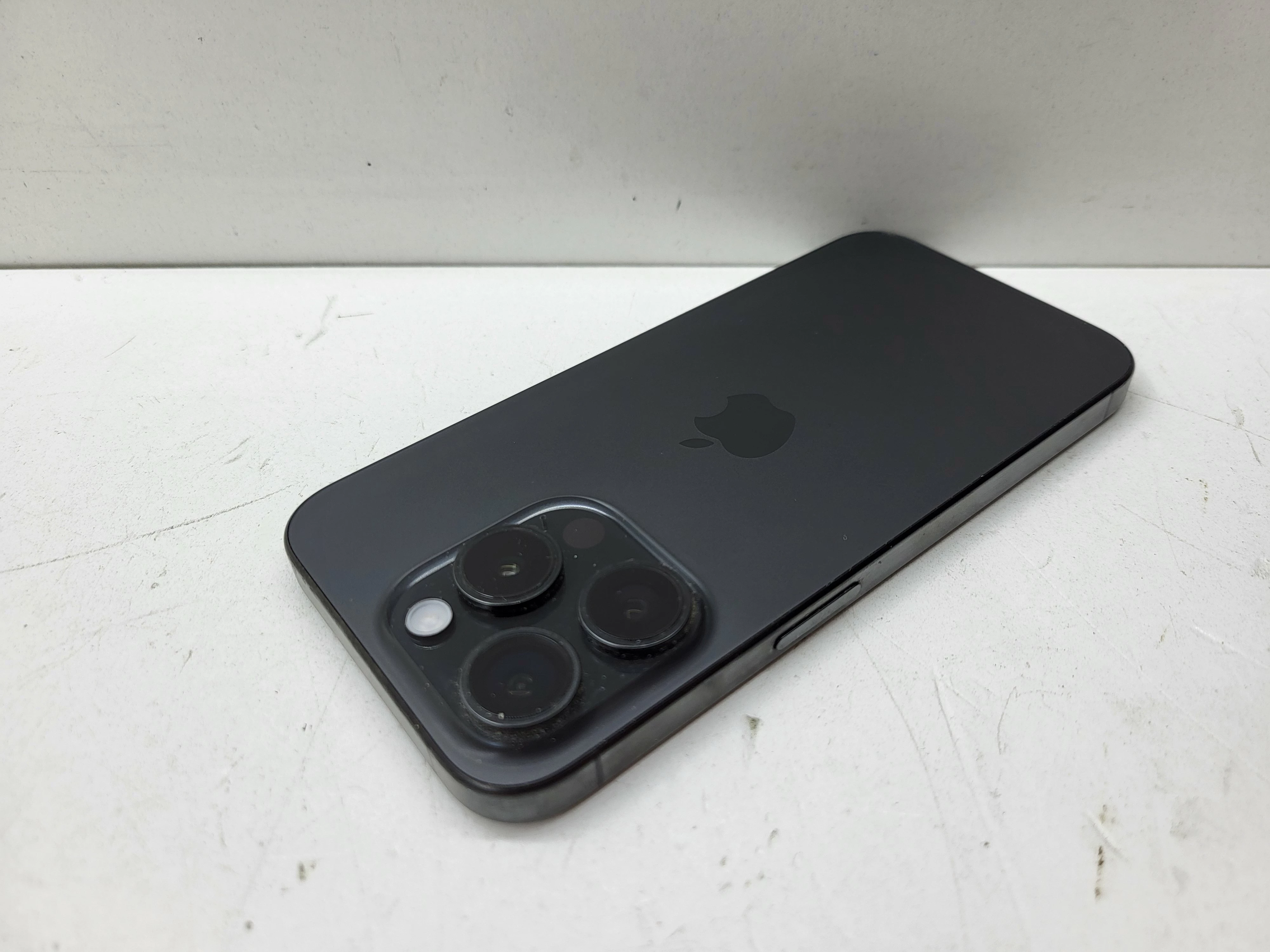 apple-iphone-15-pro-256gb-100-bateria-pojemnosc-akumulatora-3650