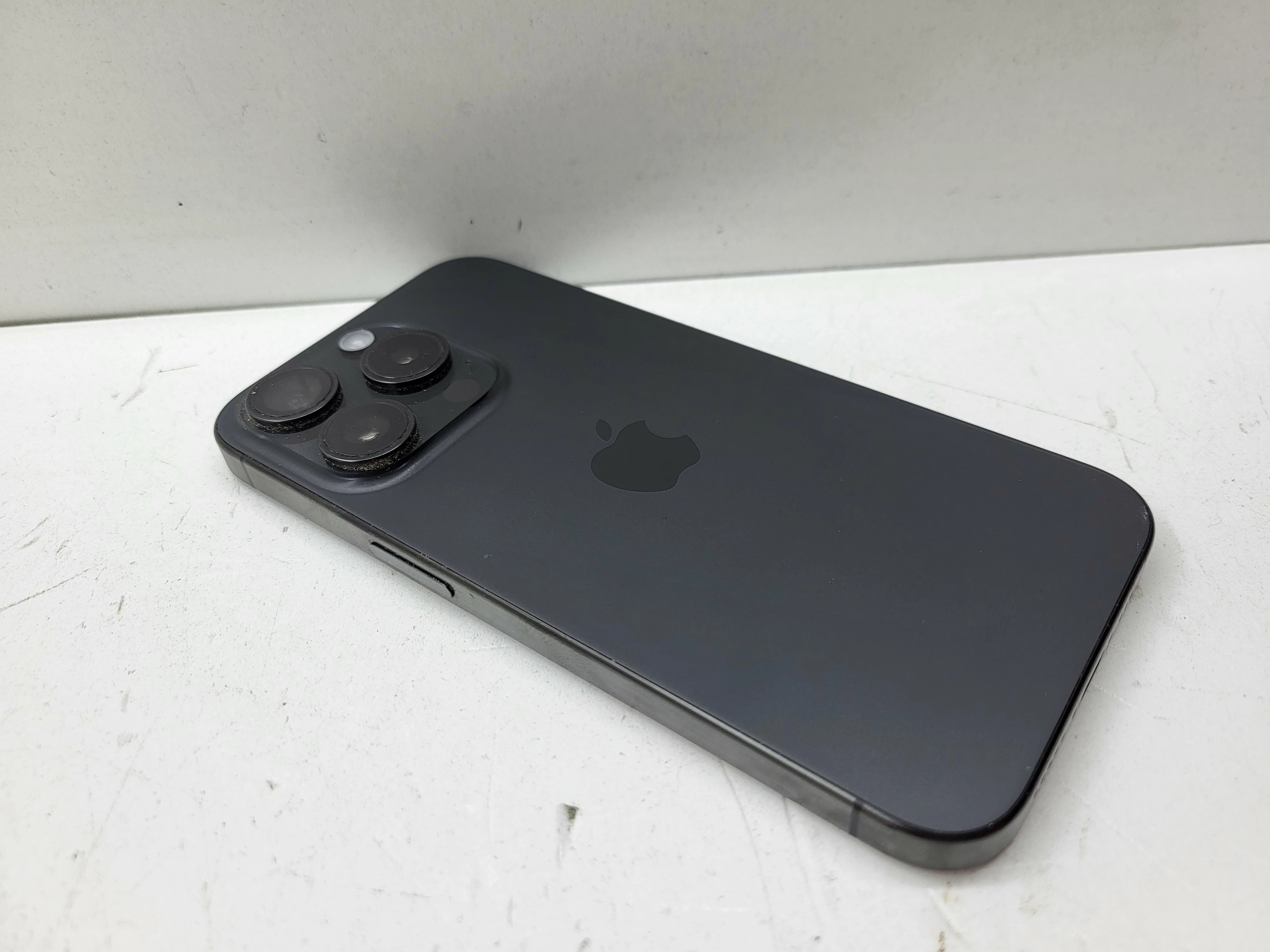 apple-iphone-15-pro-256gb-100-bateria-system-operacyjny-4388-7