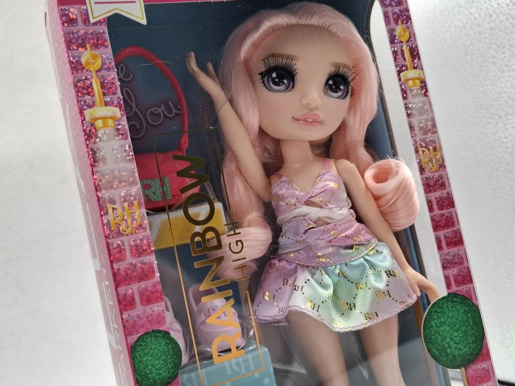 bella-parker-rainbow-high-ean-gtin-035051582960