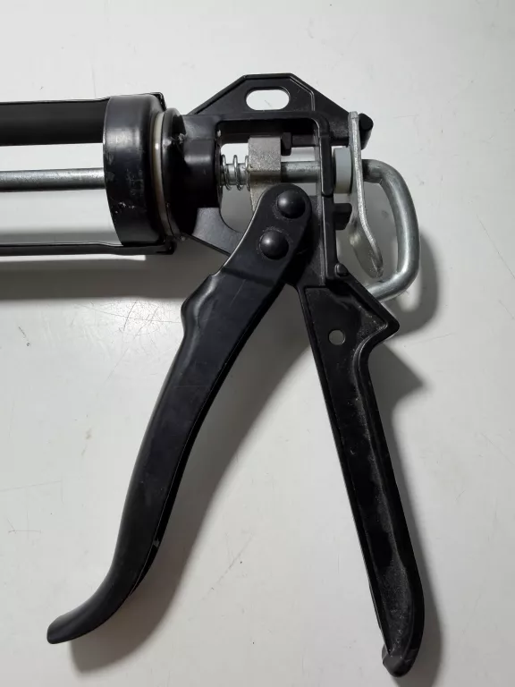 pistolet-do-silikonu-czarny-stan-11323-2
