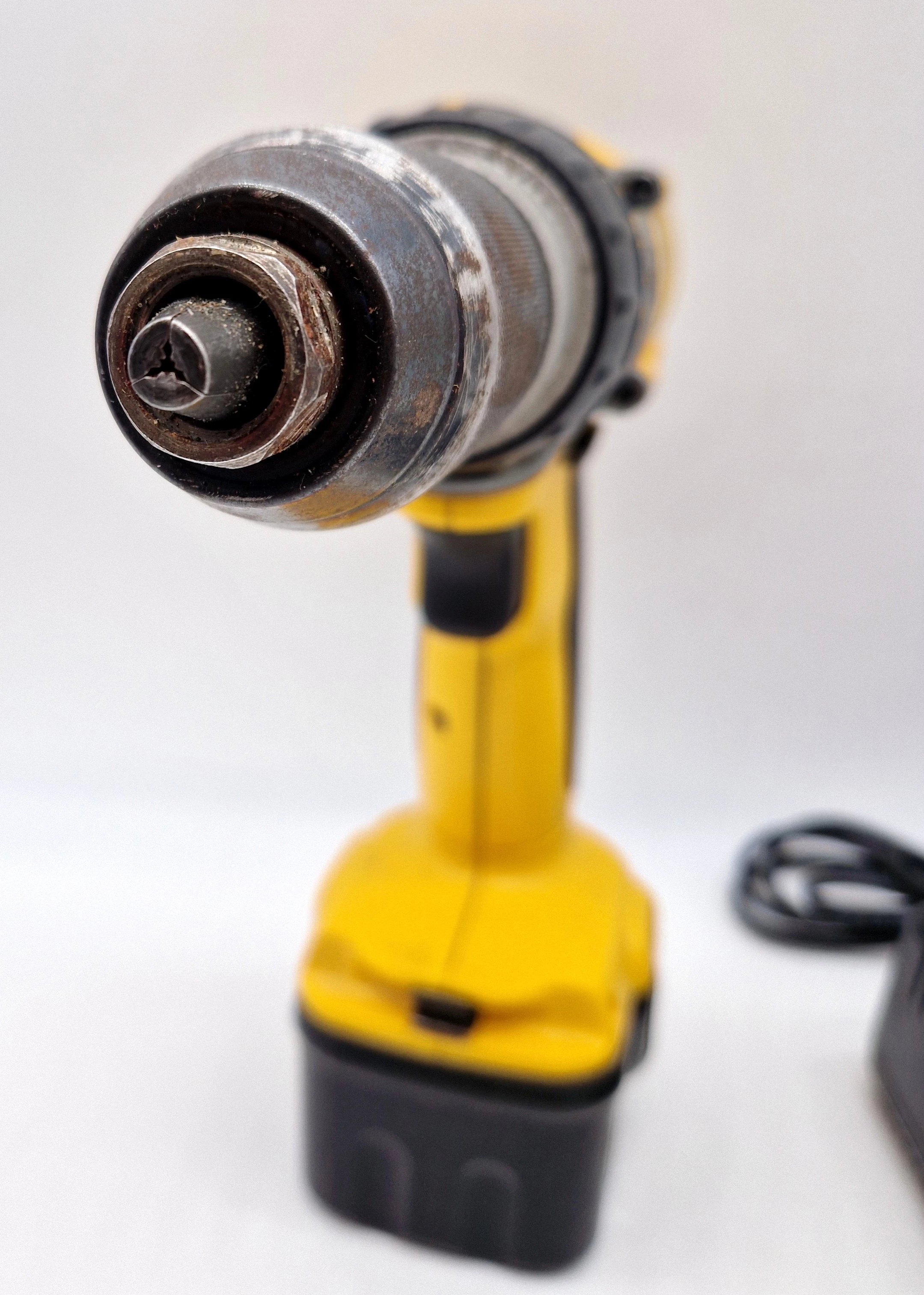 wkretarka-dewalt-dc980-aku-ladowarka-stan-11323-2