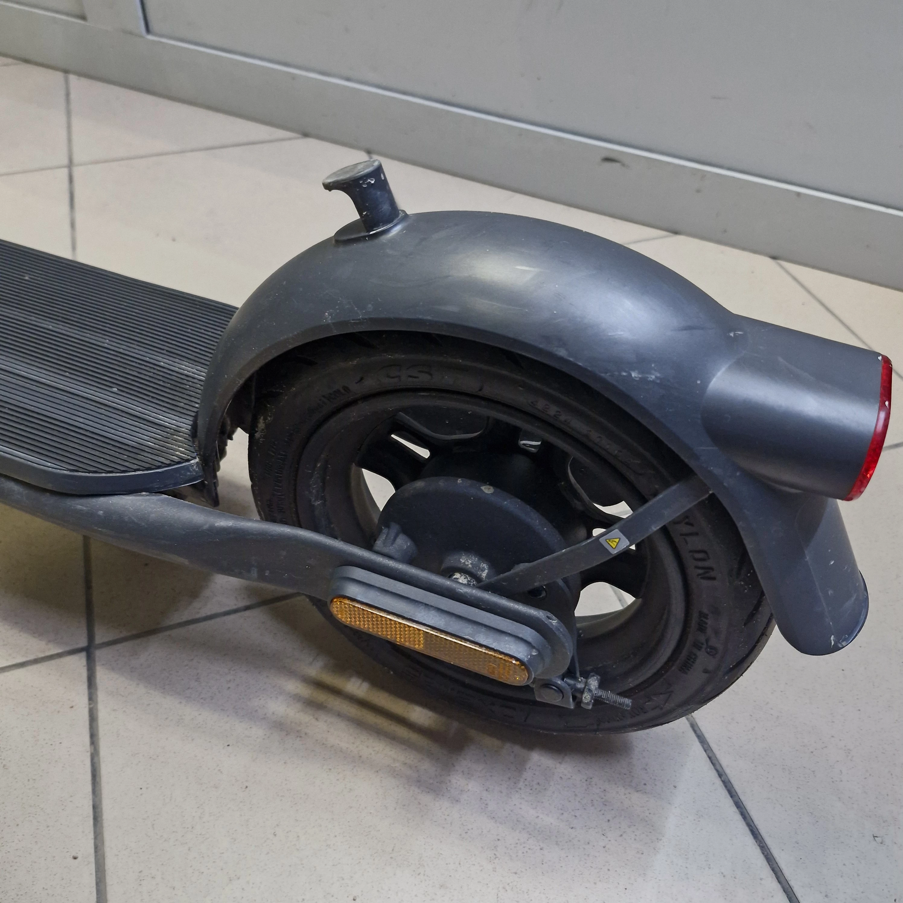 hulajnoga-elektryczna-navee-v25-stan-11323-2