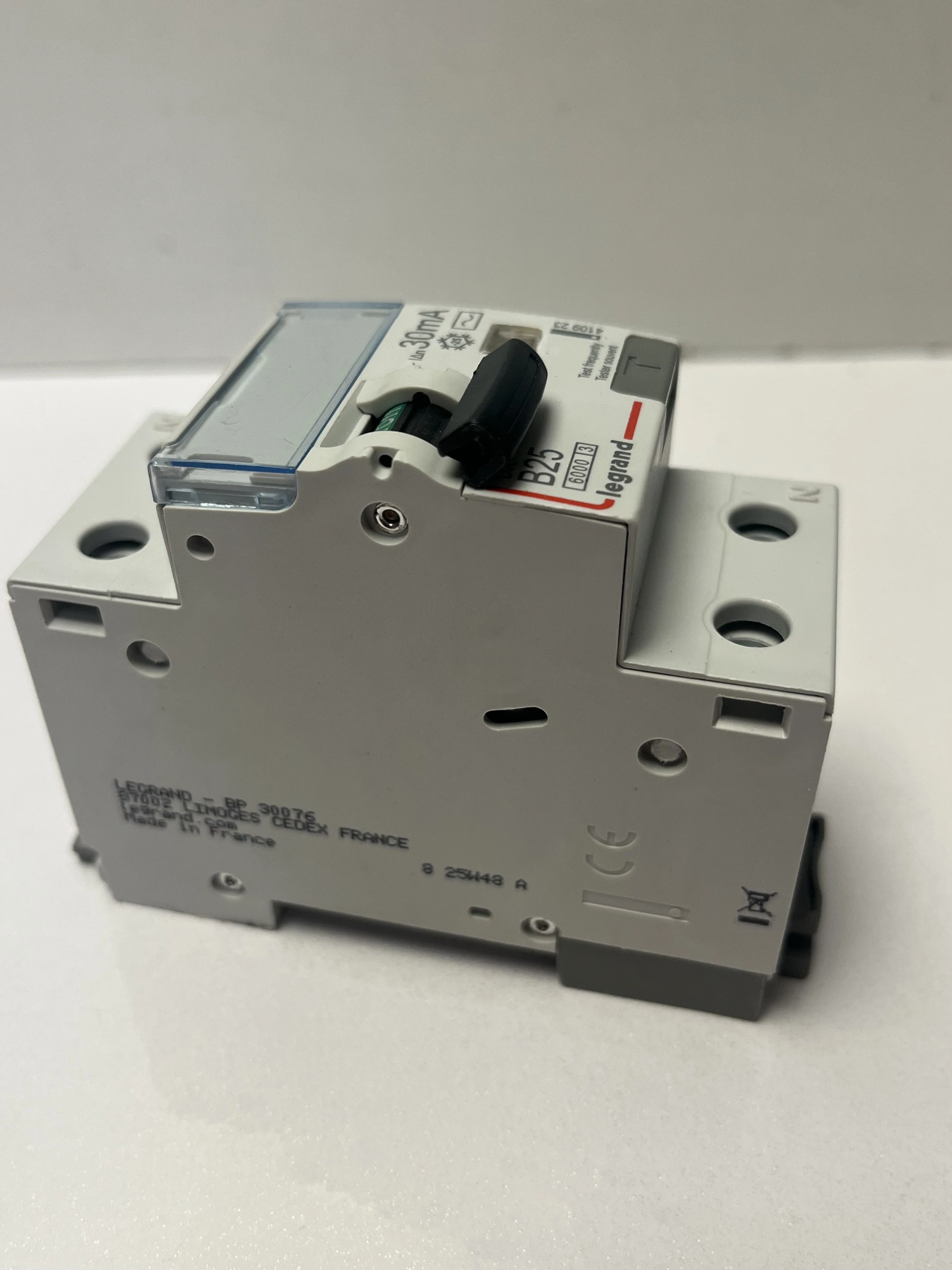 wylacznik-roznicowo-nadpradowy-rcbo-25a-30ma-typ-ac-b-1pn-legrand-410923-stan-11323-2