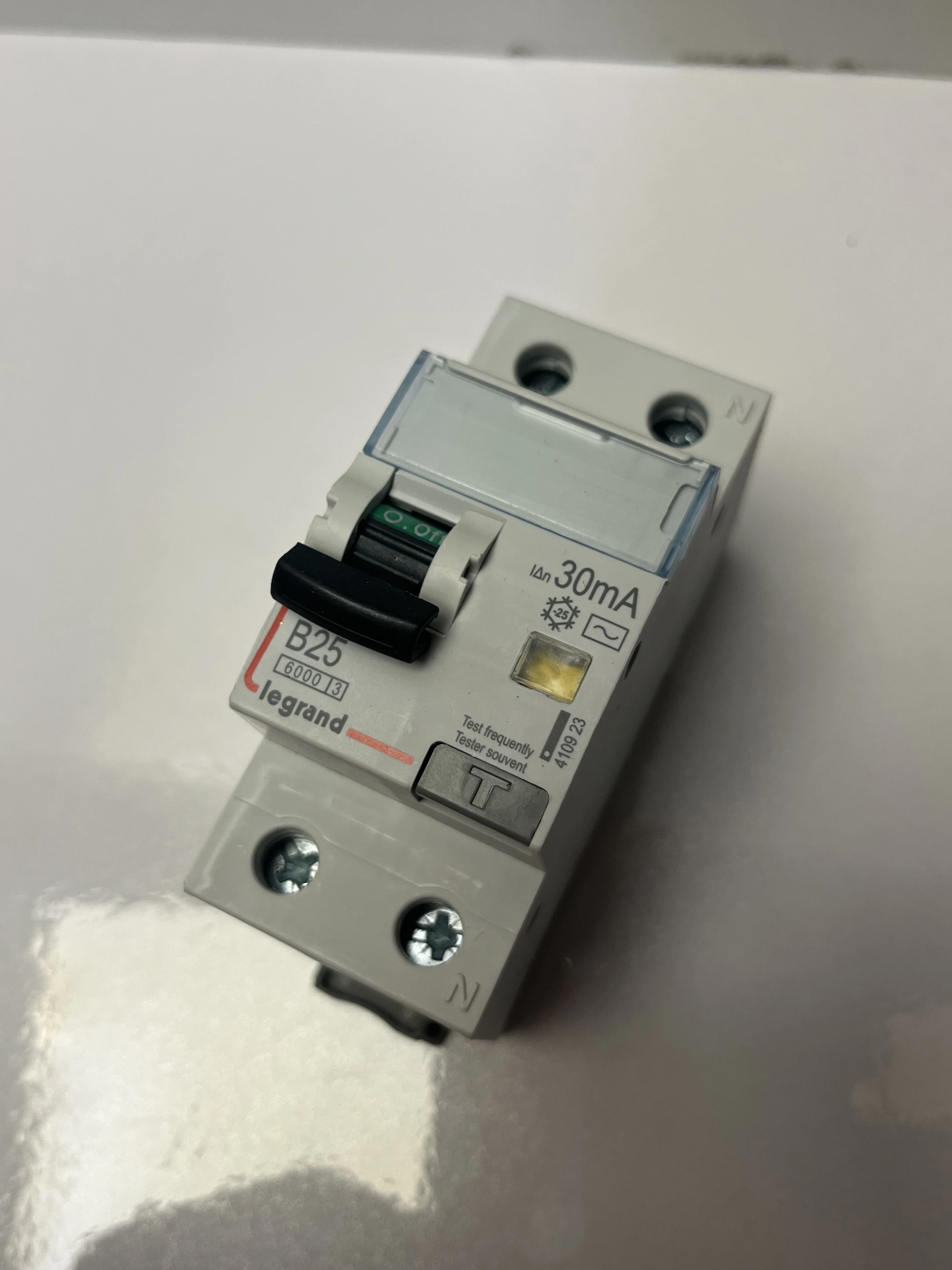 wylacznik-roznicowo-nadpradowy-rcbo-25a-30ma-typ-ac-b-1pn-legrand-410923-marka-248811-950870