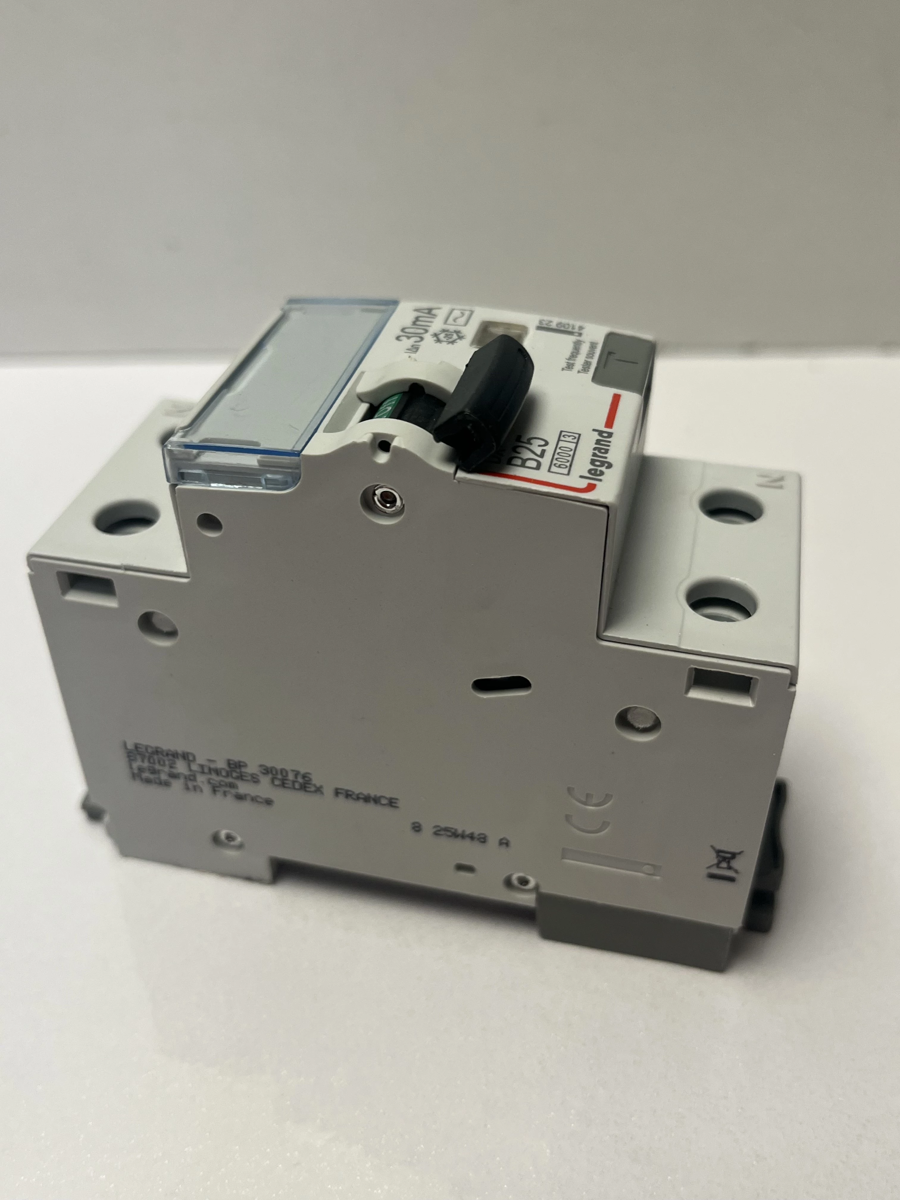 wylacznik-roznicowo-nadpradowy-rcbo-25a-30ma-typ-ac-b-1pn-legrand-410923-ean-gtin-3414970351265