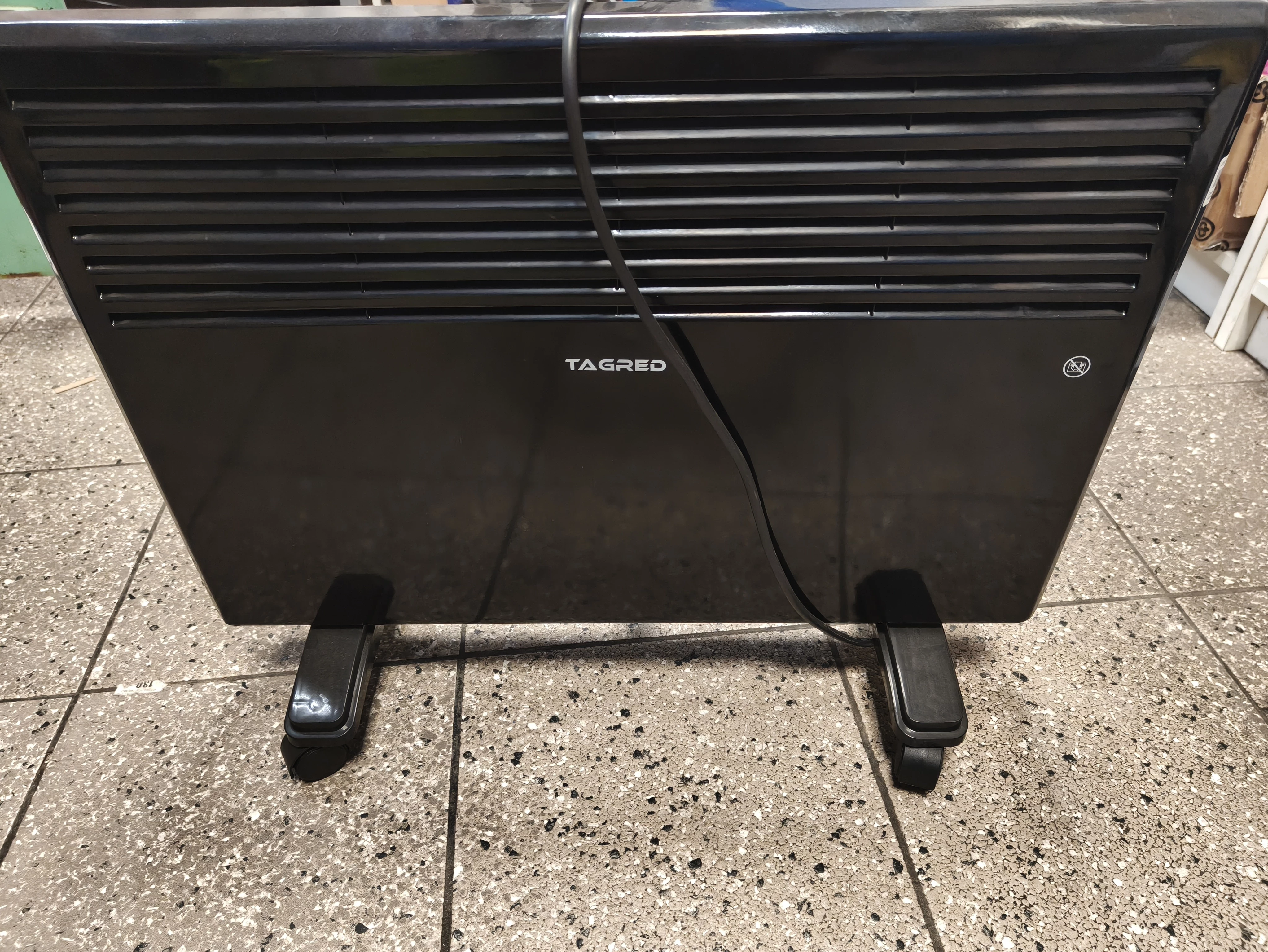 grzejnik-konwektorowy-tagred-1500-w-czarny-ta911b-pilsudskiego-80-bytom-sj